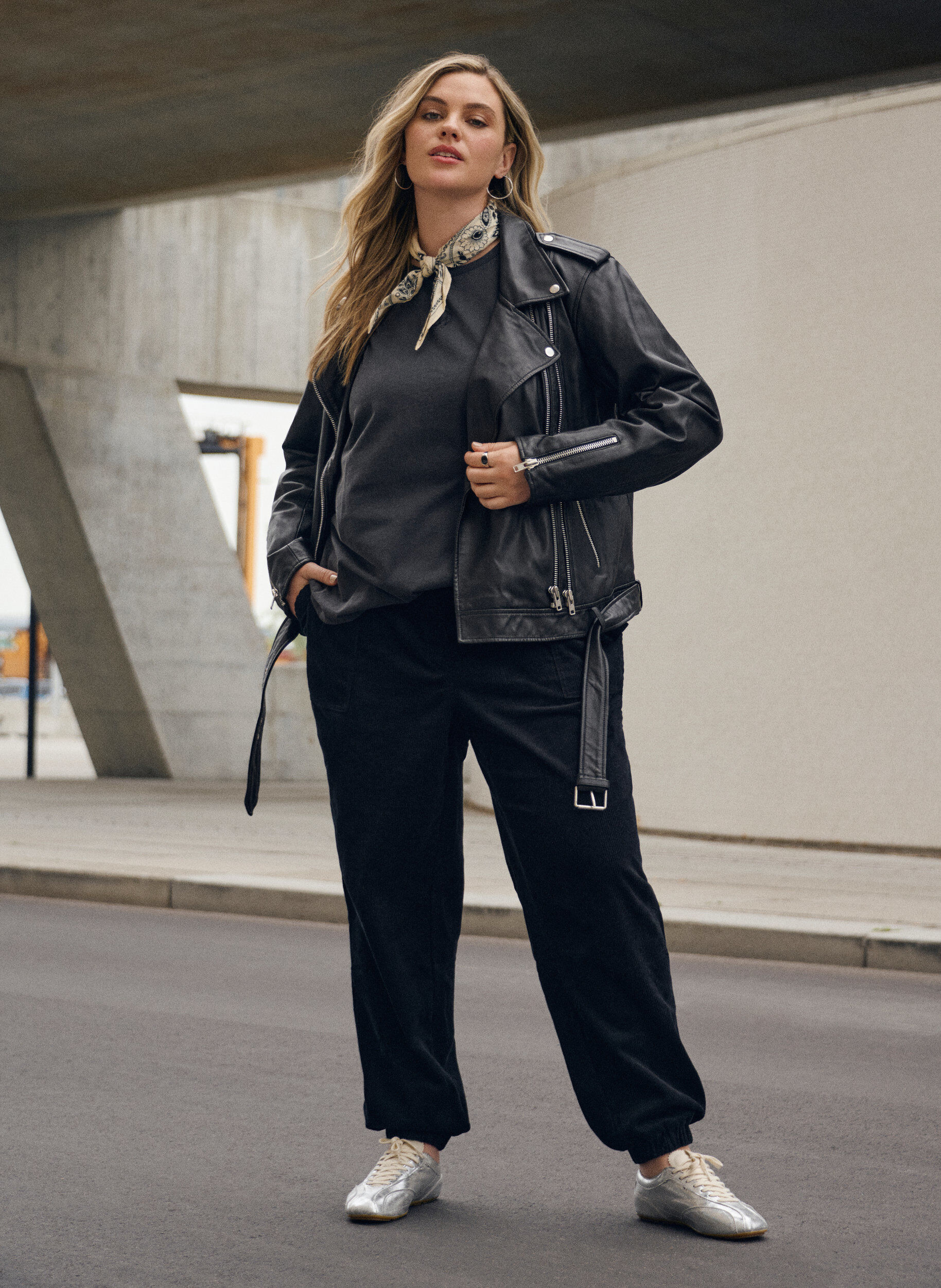 Zizzi Cordhose mit elastischem Bund., Schwarz, Image image number 0