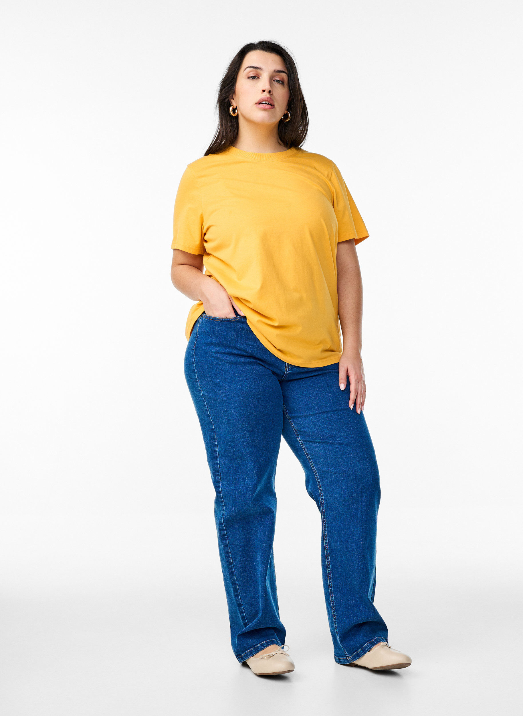 ZizziBasic-T-Shirt aus Baumwolle mit Rundhalsausschnitt, Gelb, Model image number 1