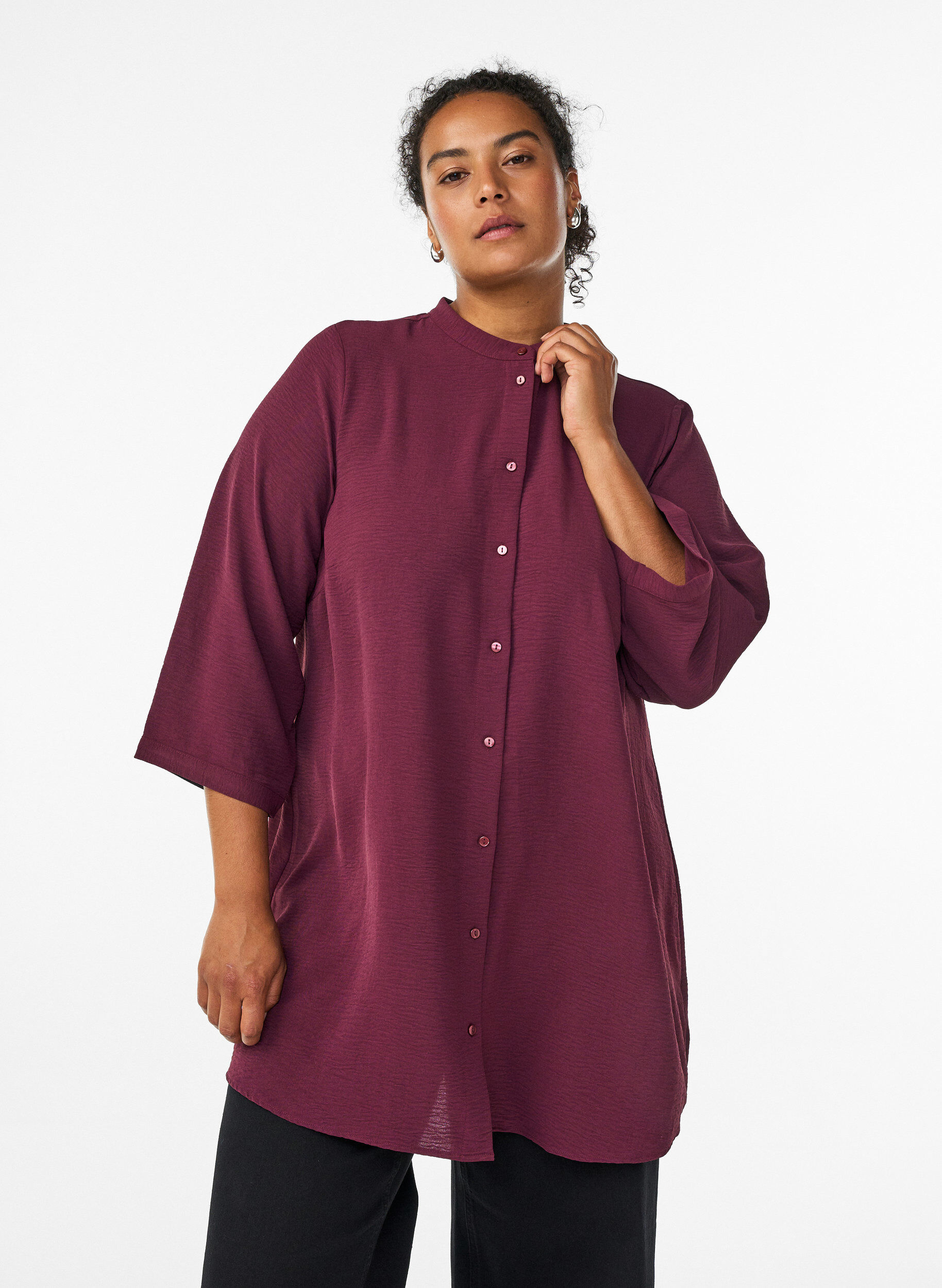 Tunika mit 3/4-&Auml;rmeln, Dunkles Bordeaux, Model