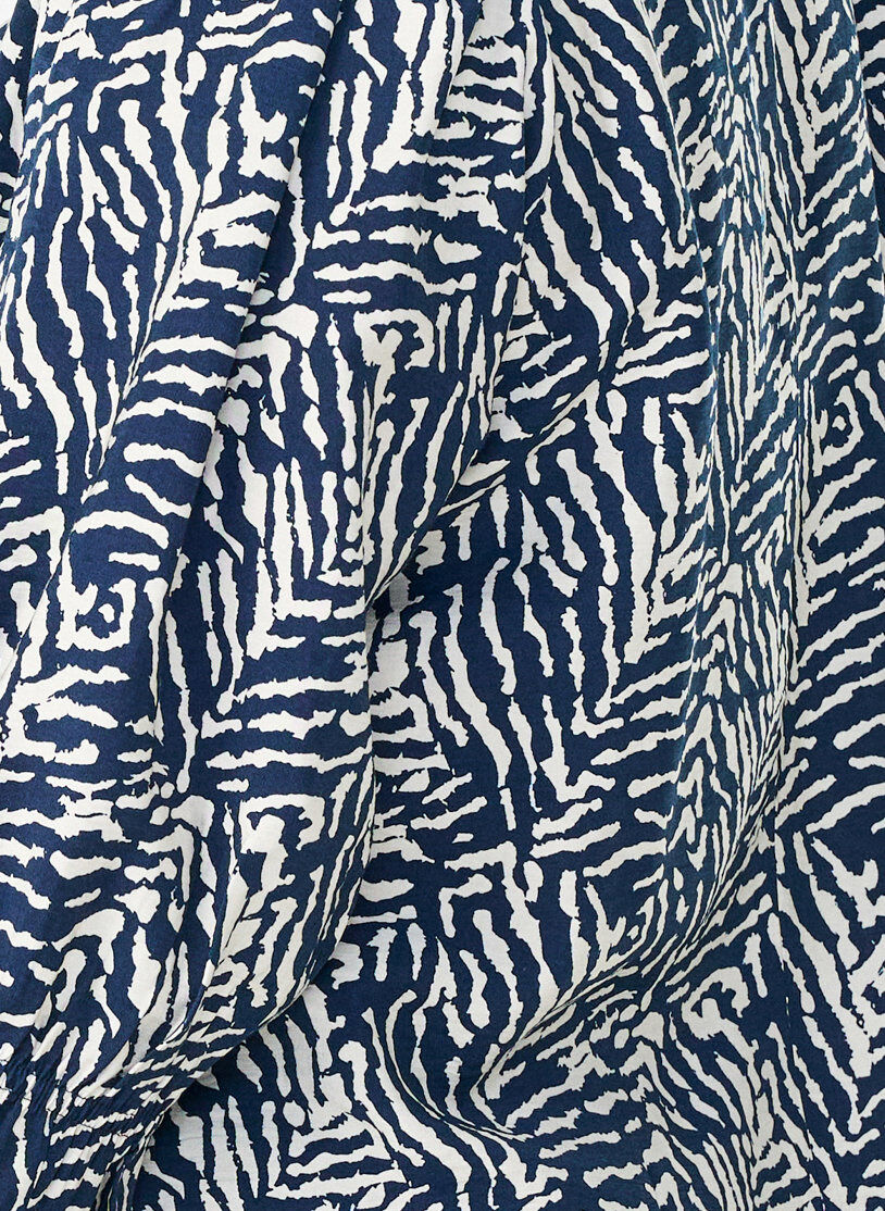 Zizzi Tunika aus Viskose mit 3/4-&Auml;rmeln und V-Ausschnitt, Blau, Packshot image number 2