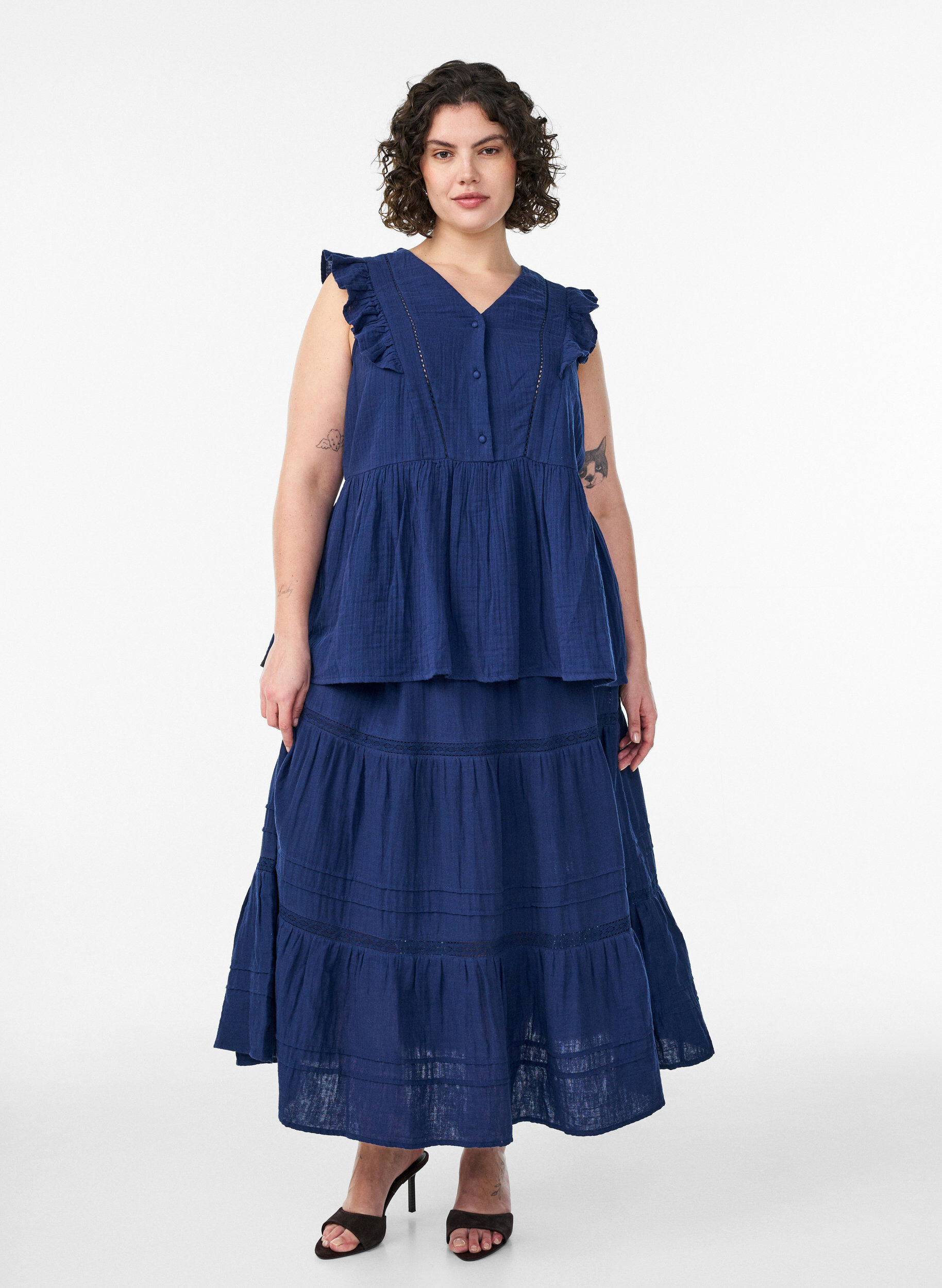 Midirock in A-Linie aus Baumwoll-Musselin mit H&auml;kelborte, Blau, Model