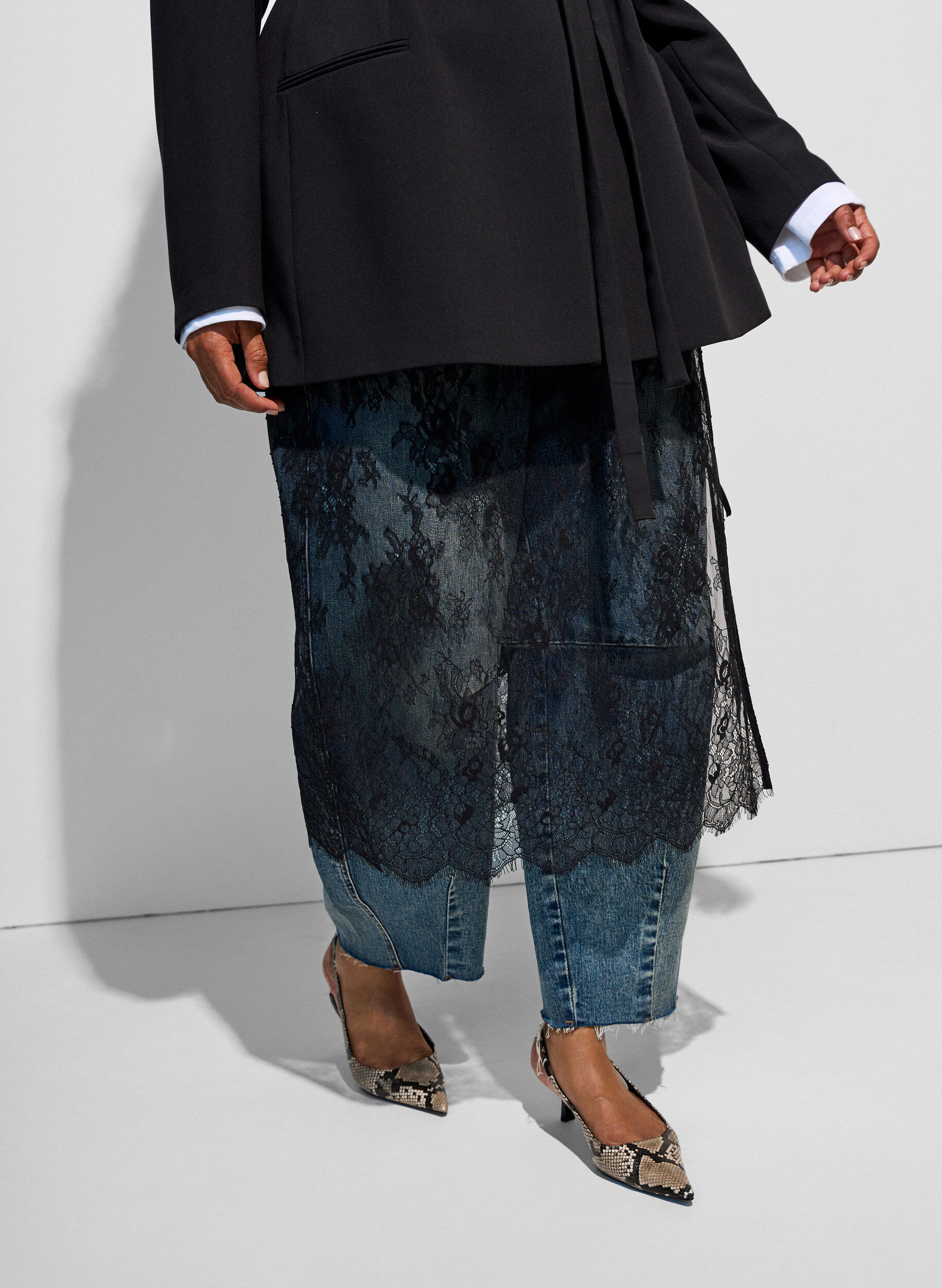 ZizziWickelrock aus Spitze mit Bindeband, Schwarz, Model image number 1