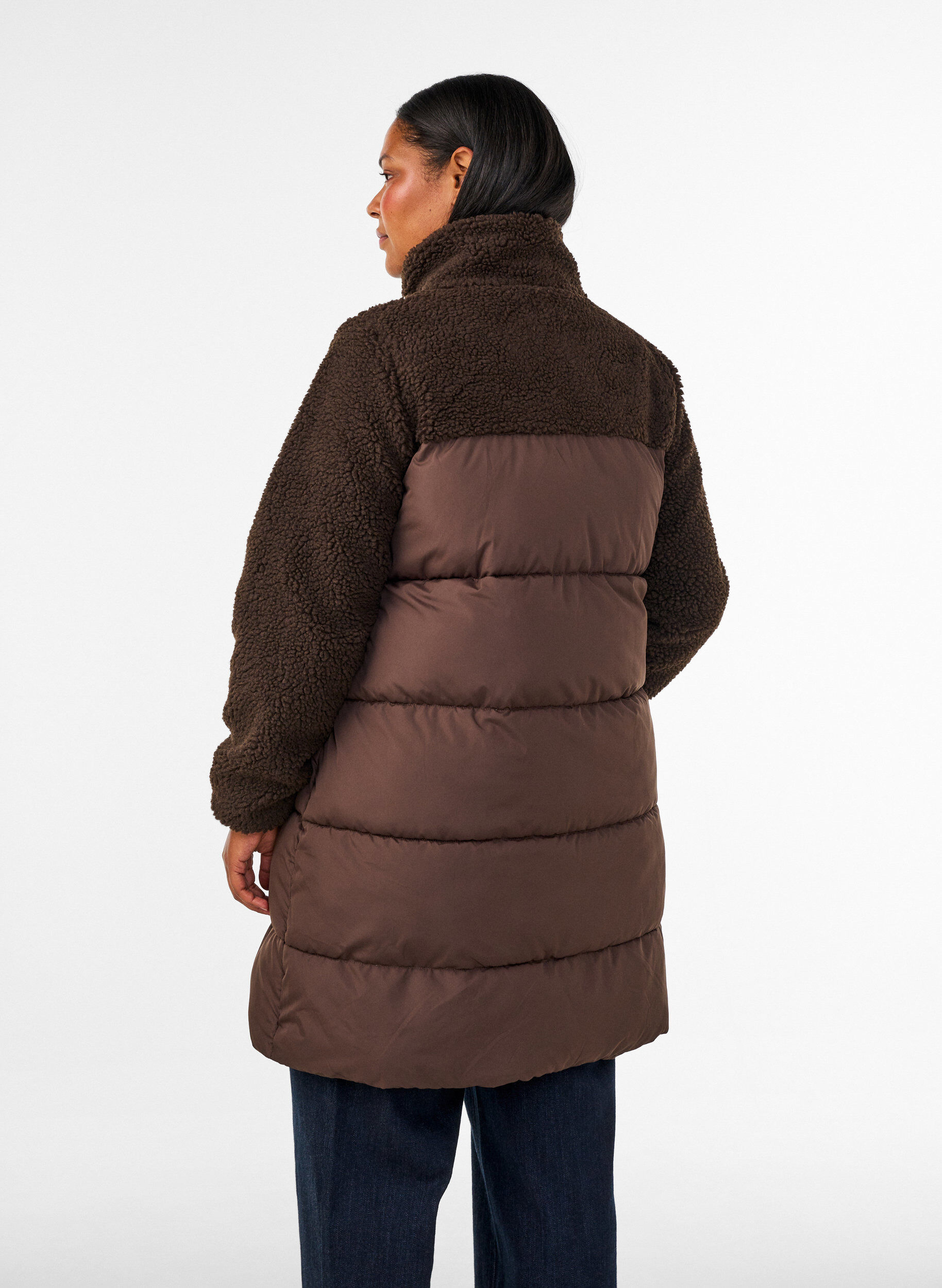ZizziMittellange Steppjacke mit Teddyfleece, Braun, Model image number 2