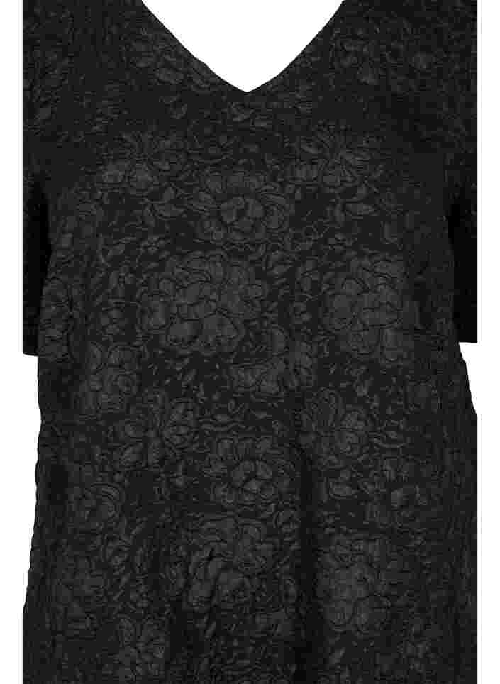 Kurzärmeliges Kleid mit V-Ausschnitt und floraler Textur, Black, Packshot image number 2