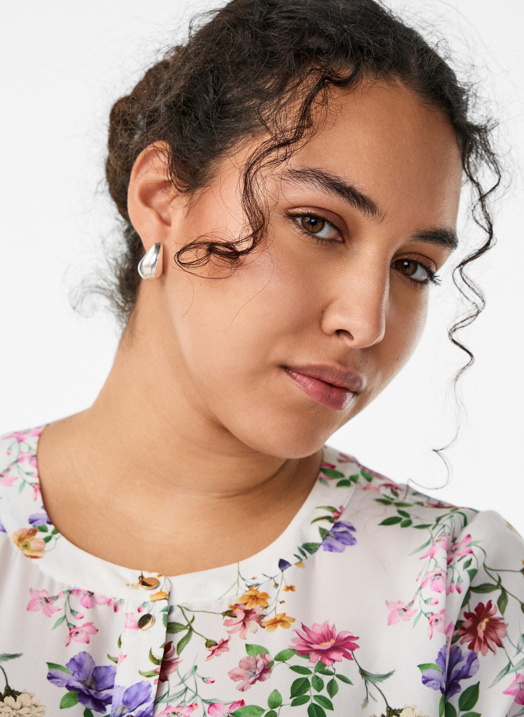 Zizzi Gebl&uuml;mtes Midi-Kleid mit 3/4-&Auml;rmeln, Rot, Model image number 2