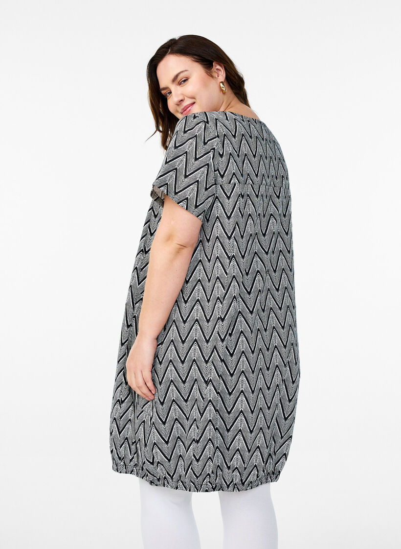 Kurz&auml;rmliges Baumwollkleid mit Aufdruck, Schwarz, Model image number 2