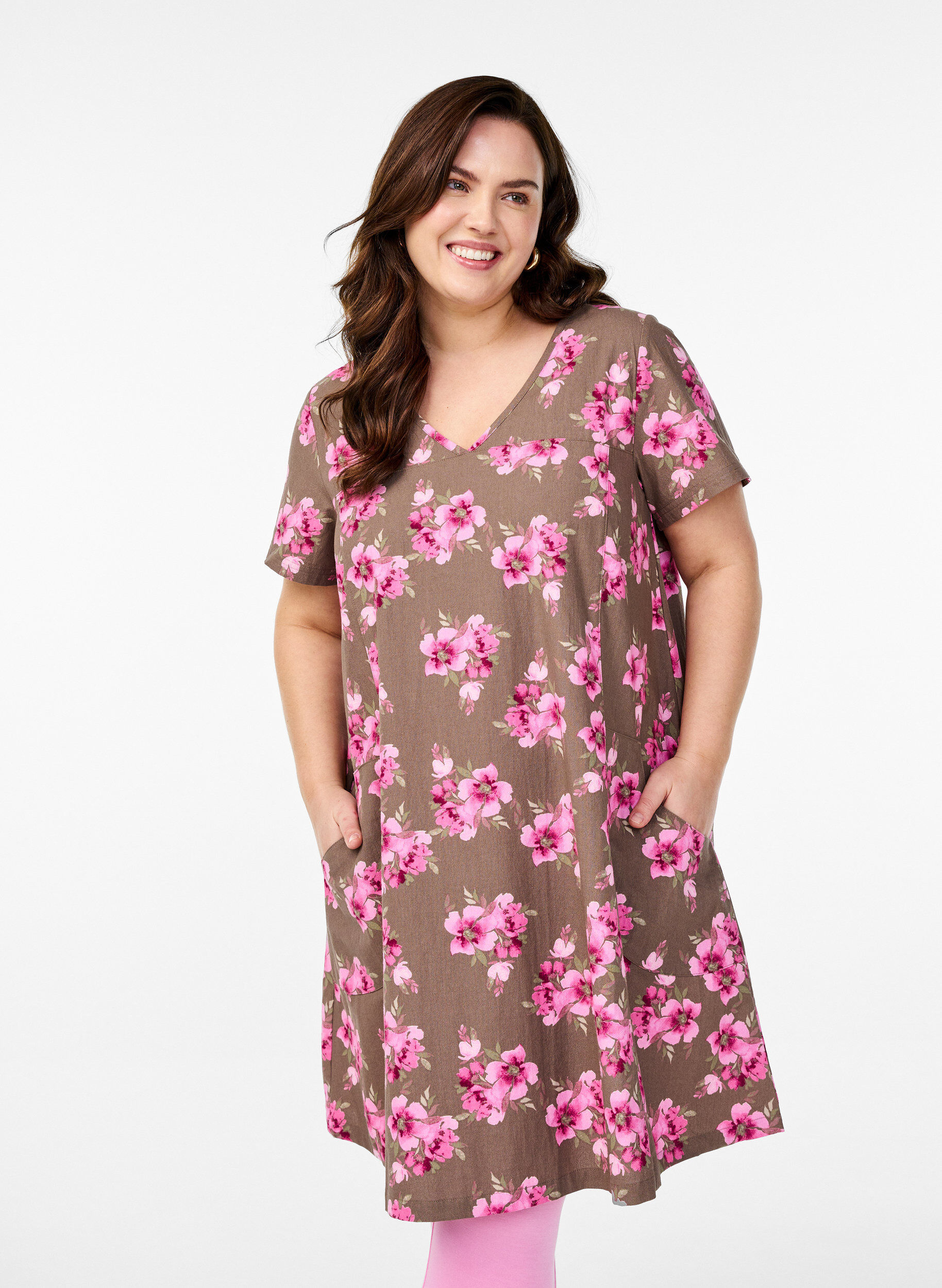 Kurzes A-Linien-Kleid mit floralem Print, Braun, Model