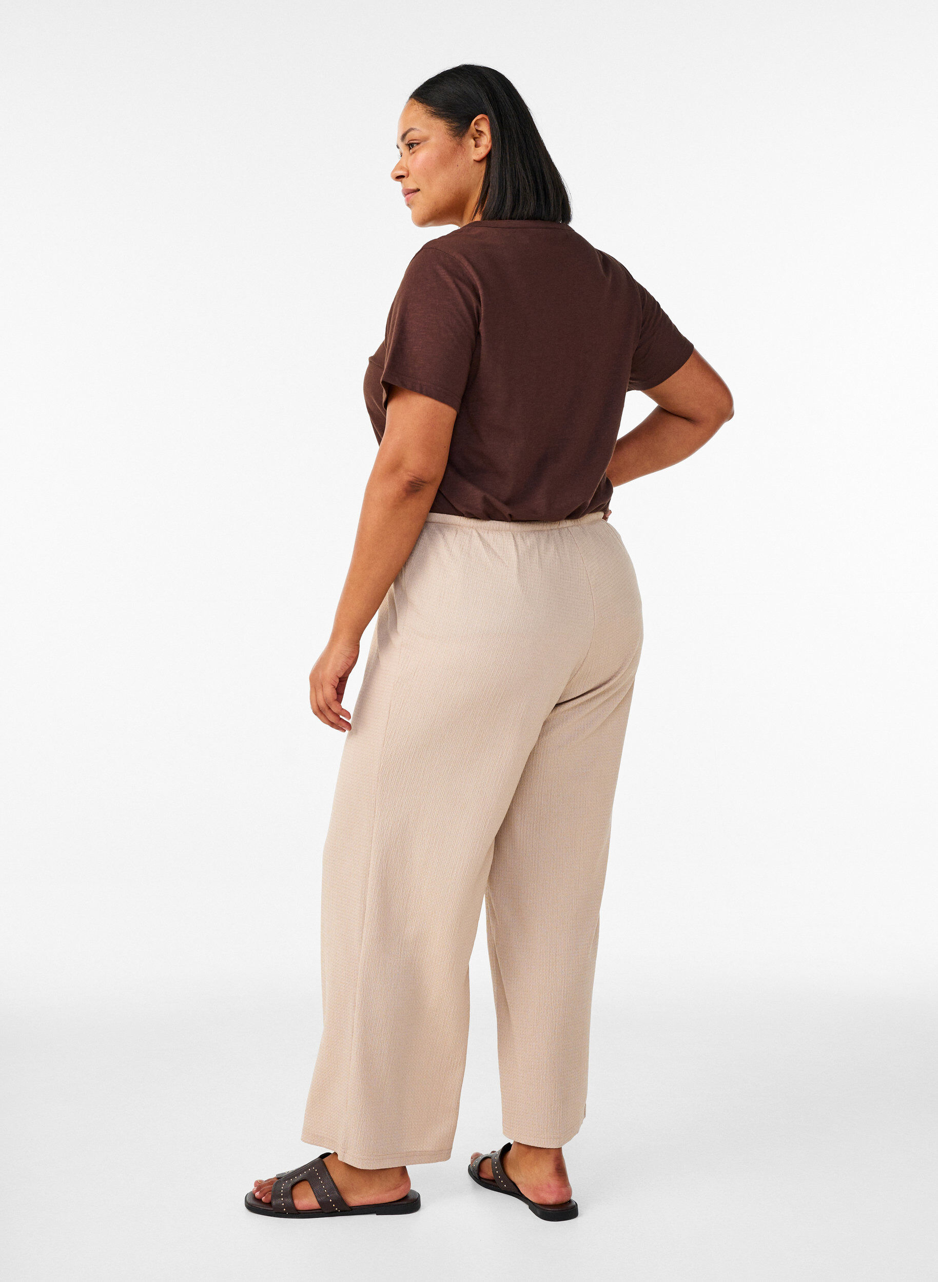 Zizzi Hose mit weitem Bein aus einem leichten strukturierten Stoff, Beige, Model image number 1