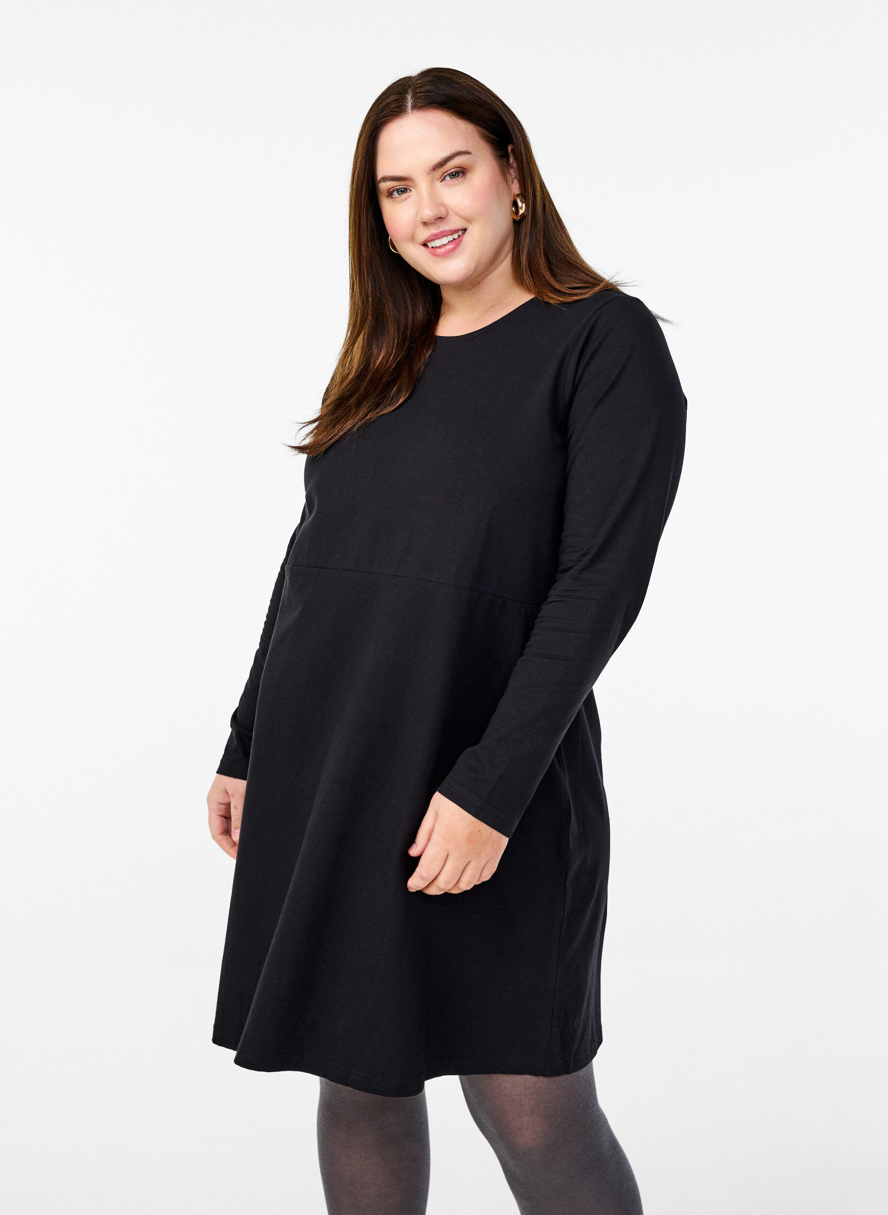 Zizzi Kurzes A-Linien-Kleid mit langen &Auml;rmeln, Black, Model image number 0