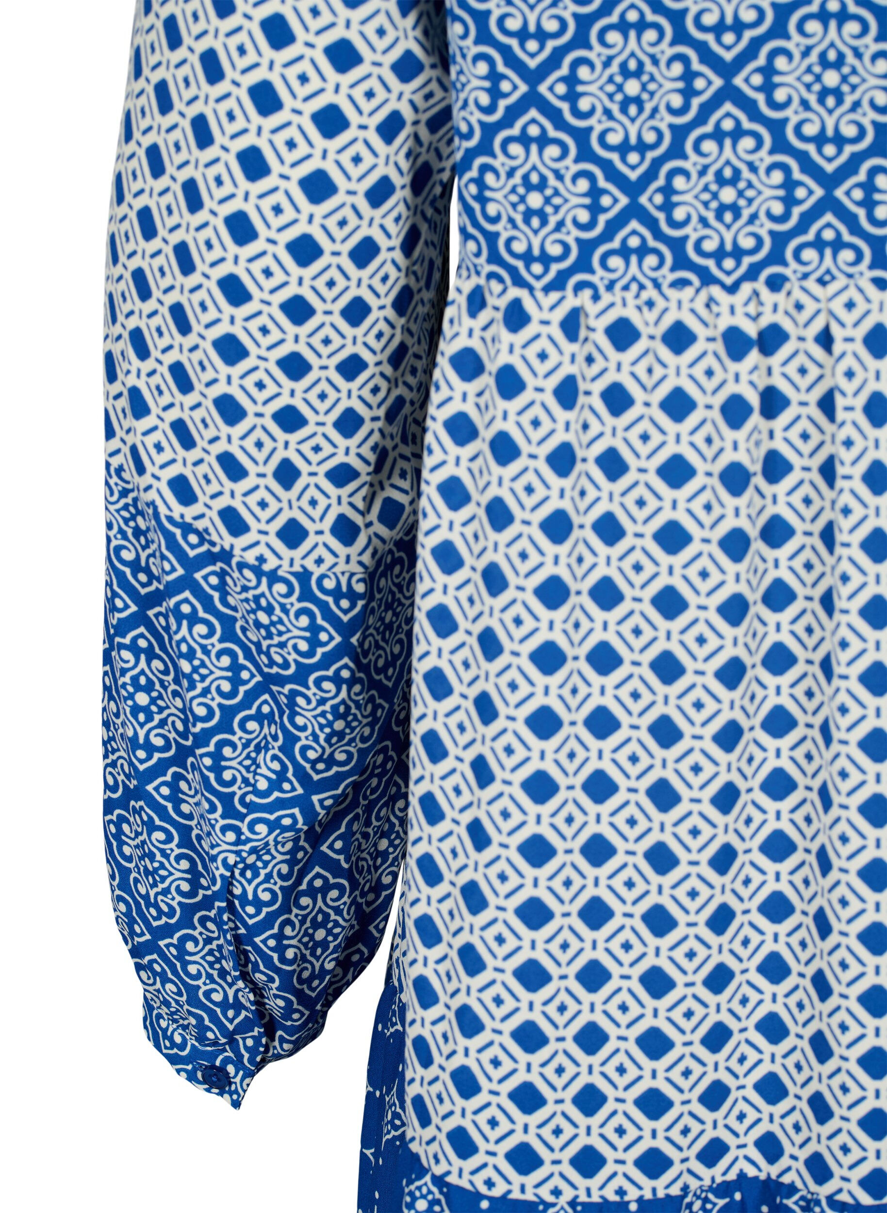 Zizzi A-f&ouml;rmiges Kleid mit Mustern und Schnittlinien, Blue AOP, Packshot image number 3