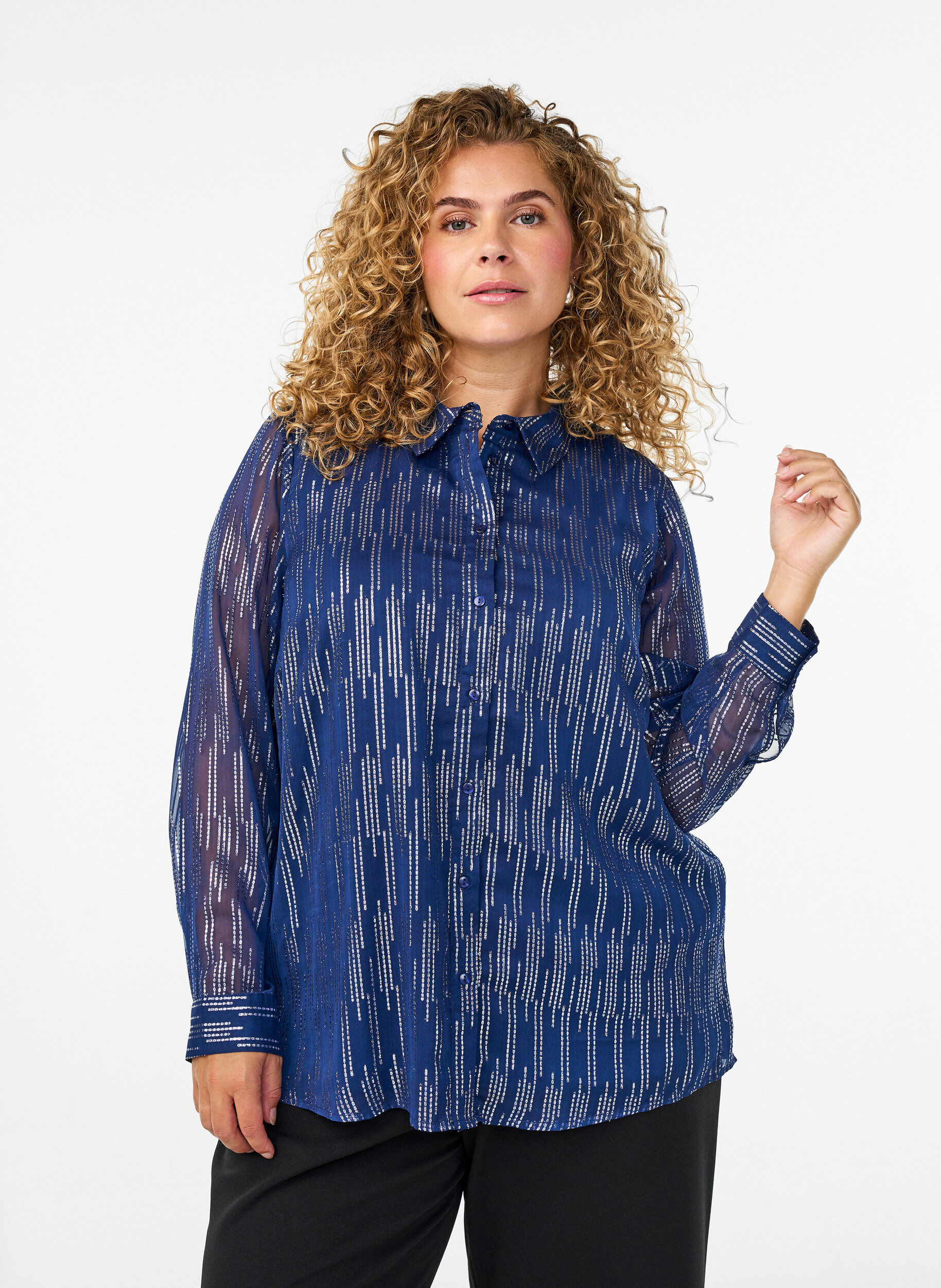 Zizzi Bluse mit glitzerndem Muster, Blau, Model image number 0