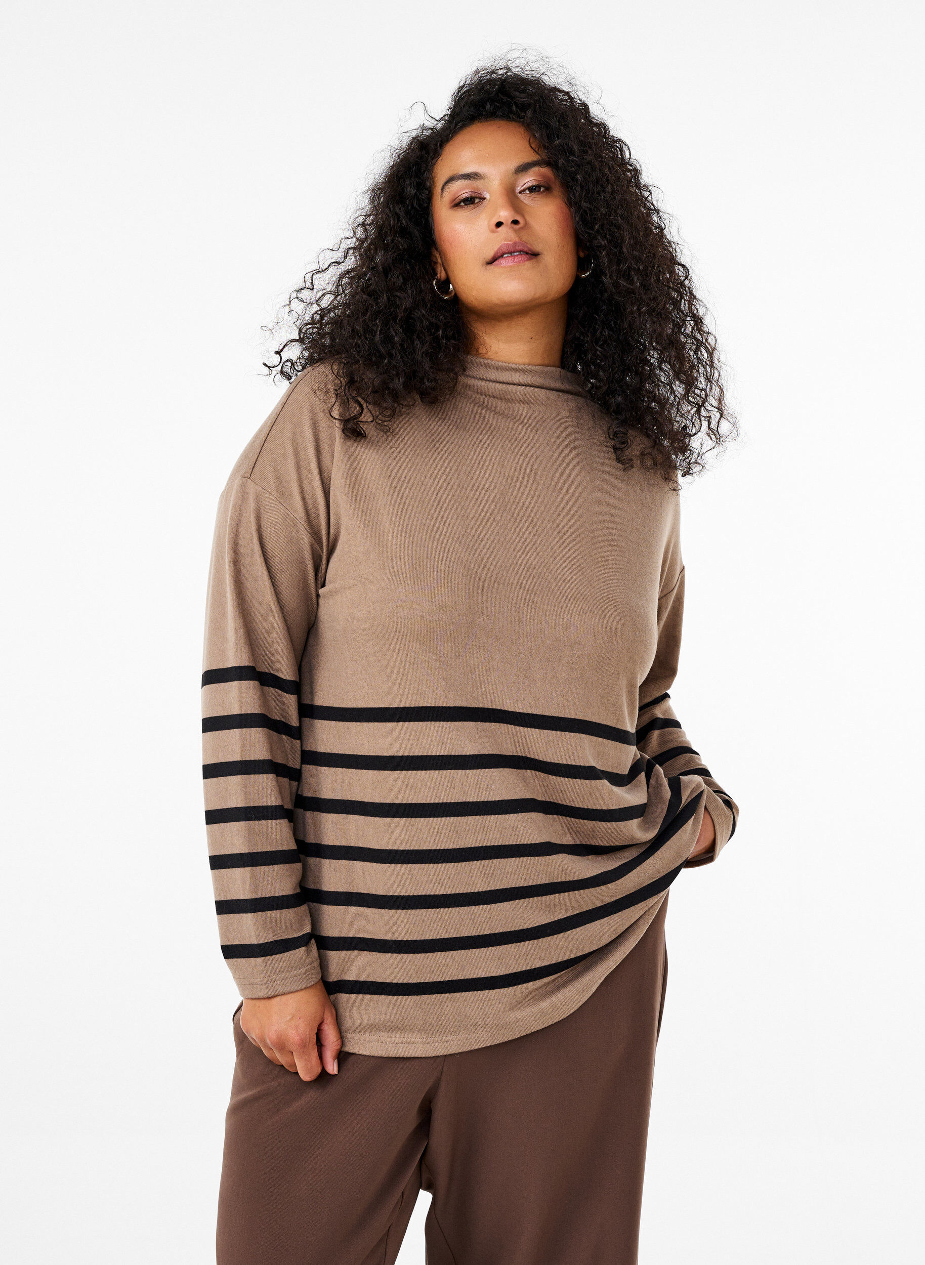 Bluse mit Stehkragen und langen &Auml;rmeln, Beige, Model