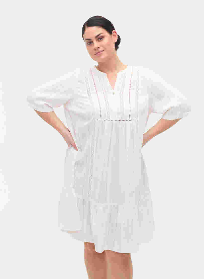 Gestreiftes Viskose Kleid mit Spitzenbändern, Bright White, Model image number 0