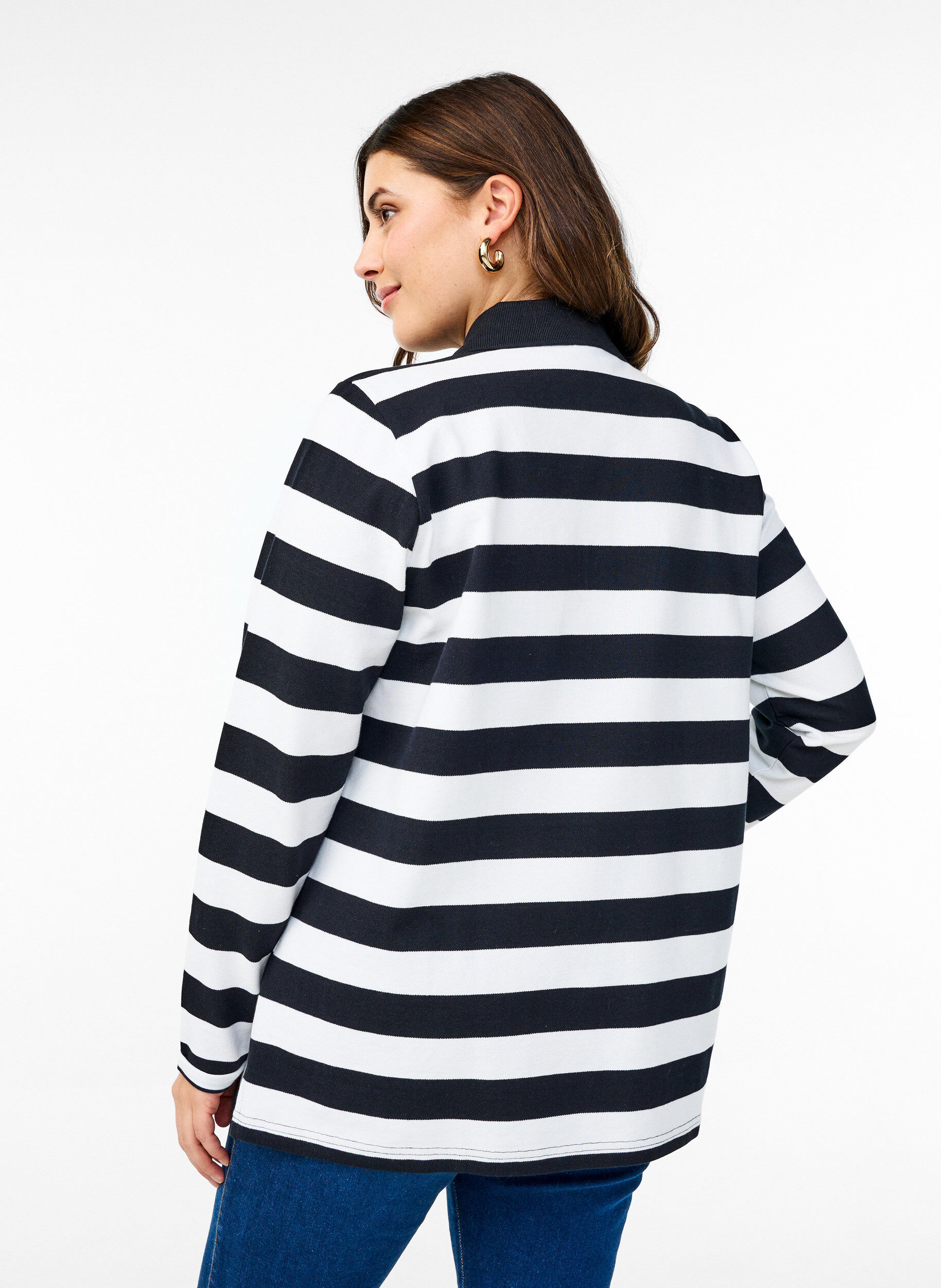 Zizzi Poloshirt mit langen &Auml;rmeln und Streifenmuster, Schwarz, Model image number 2