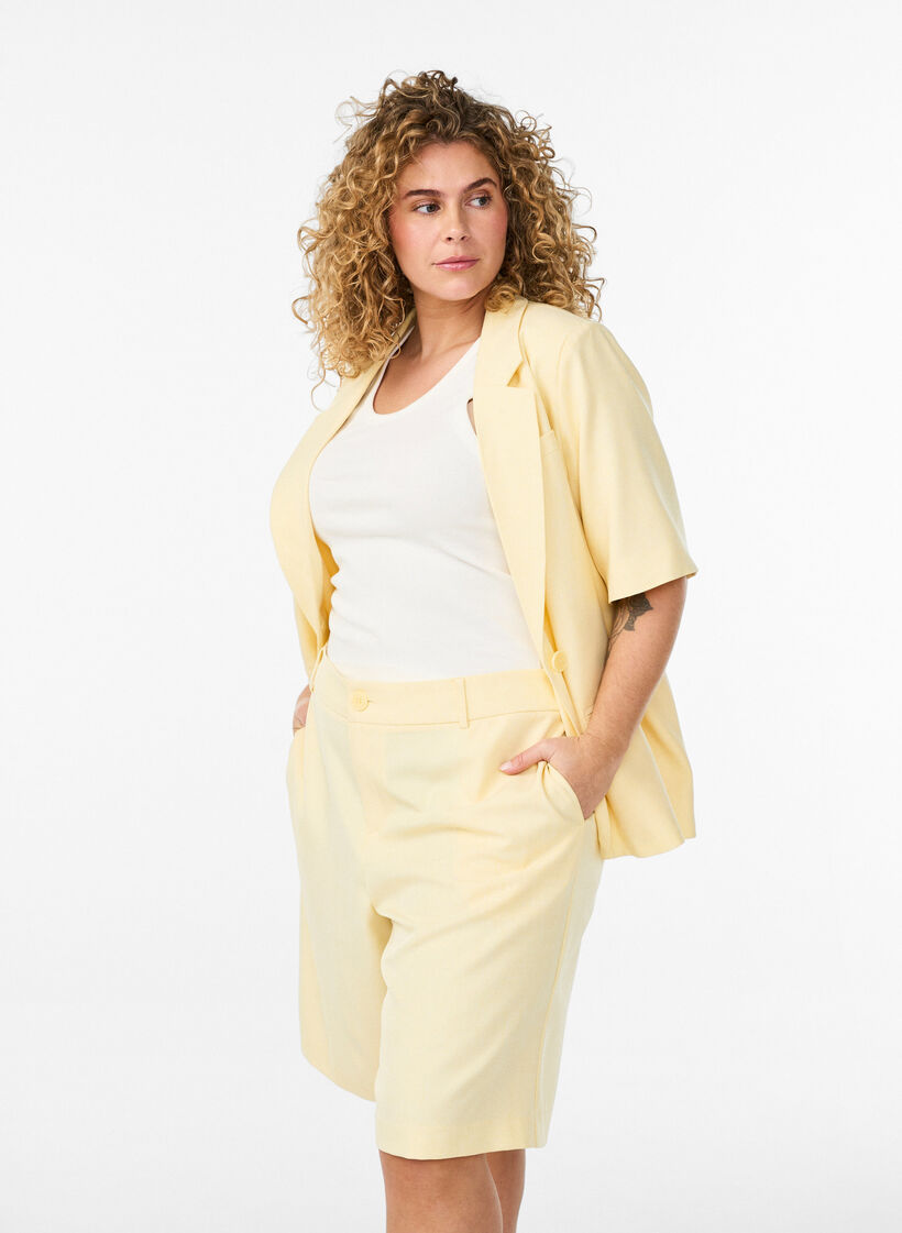 Lockere Bermudashorts mit hoher Taille, Gelb, Model image number 0