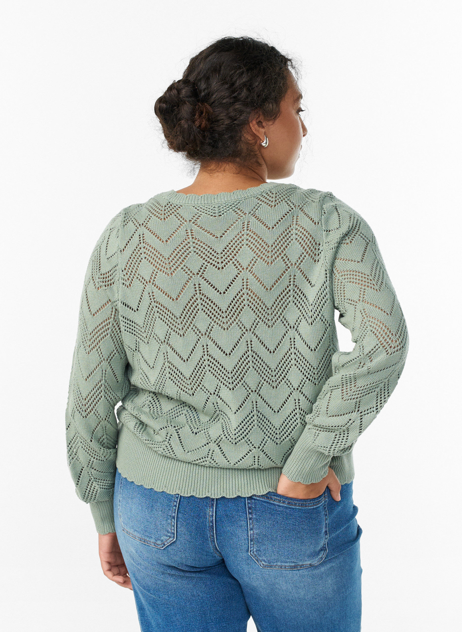 Zizzi Gemusterte Strickbluse mit Wellenkante und Rundhalsausschnitt, Gr&uuml;n, Model image number 2