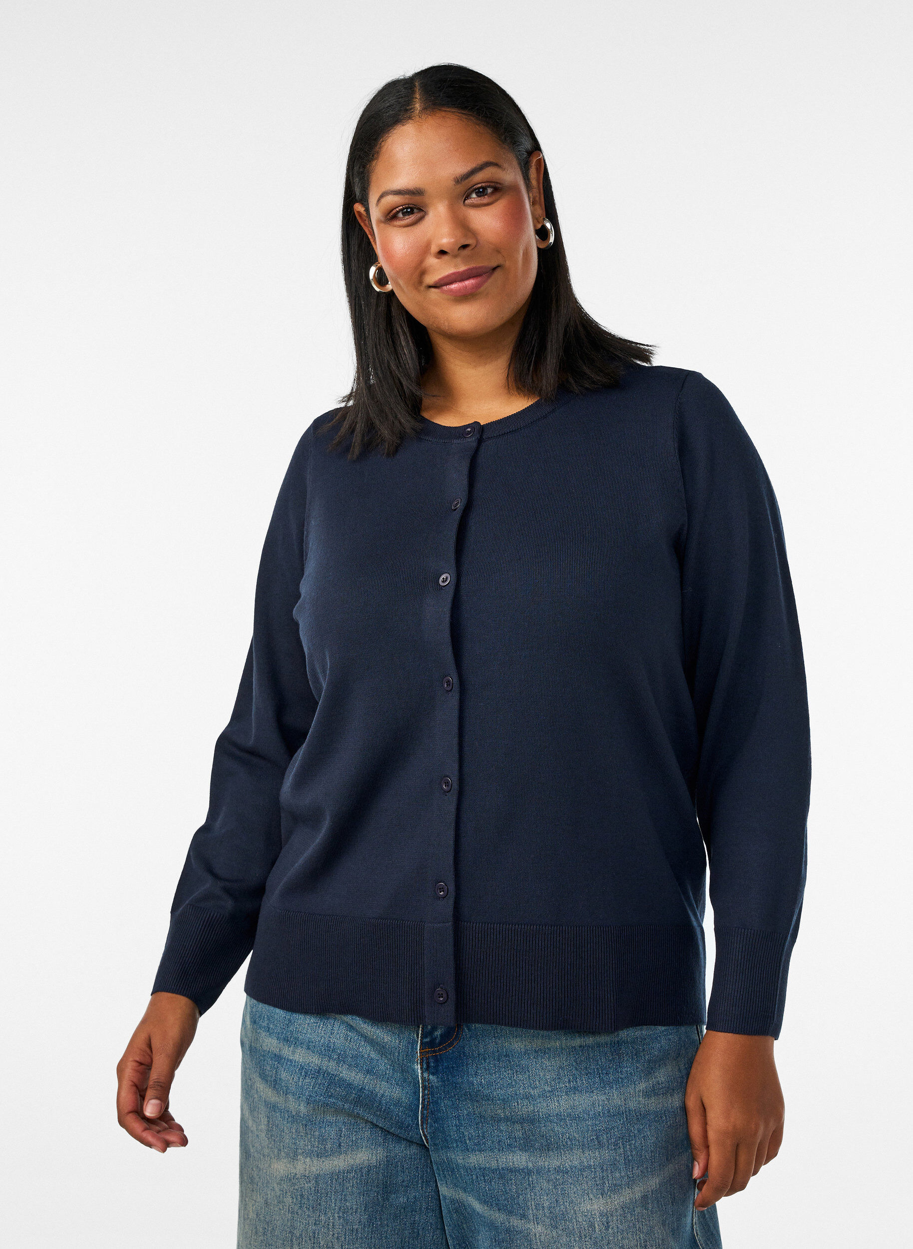 Feinstrick-Strickjacke mit Rundhalsausschnitt, Blau, Model