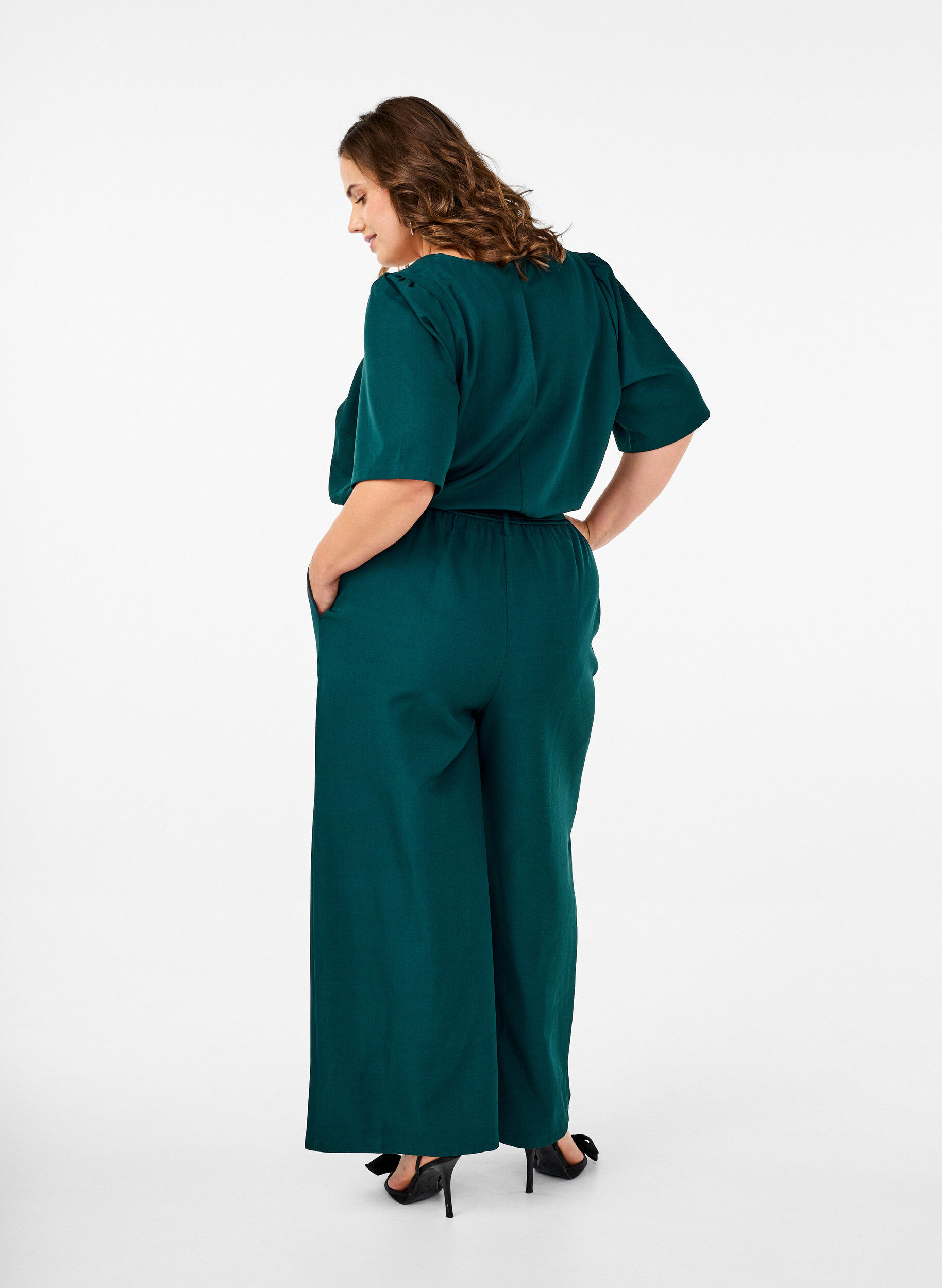 Zizzi Jumpsuit mit G&uuml;rtel und kurzen &Auml;rmeln, Sea Moss Melange, Model image number 1