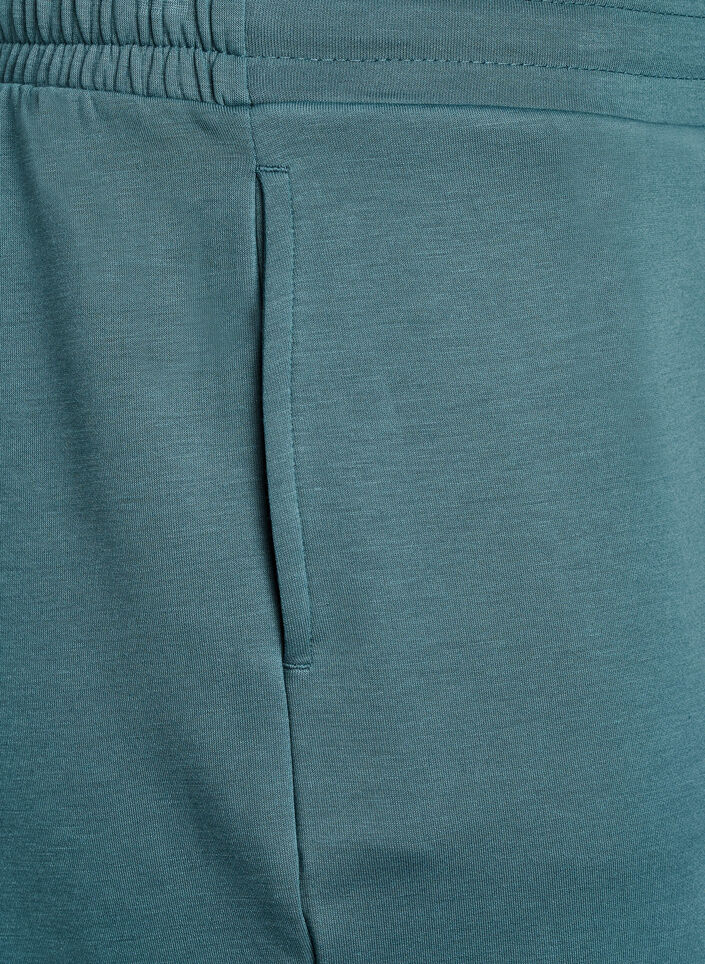 Shorts aus Modalmischung mit Taschen, Grün, Packshot image number 2