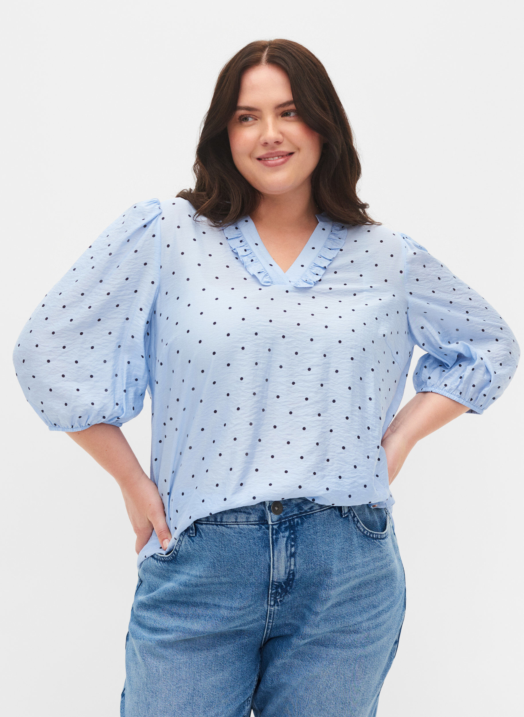 Zizzi Punktebluse mit 3/4-&Auml;rmeln aus Viskose, Light Blue Dot, Model image number 0