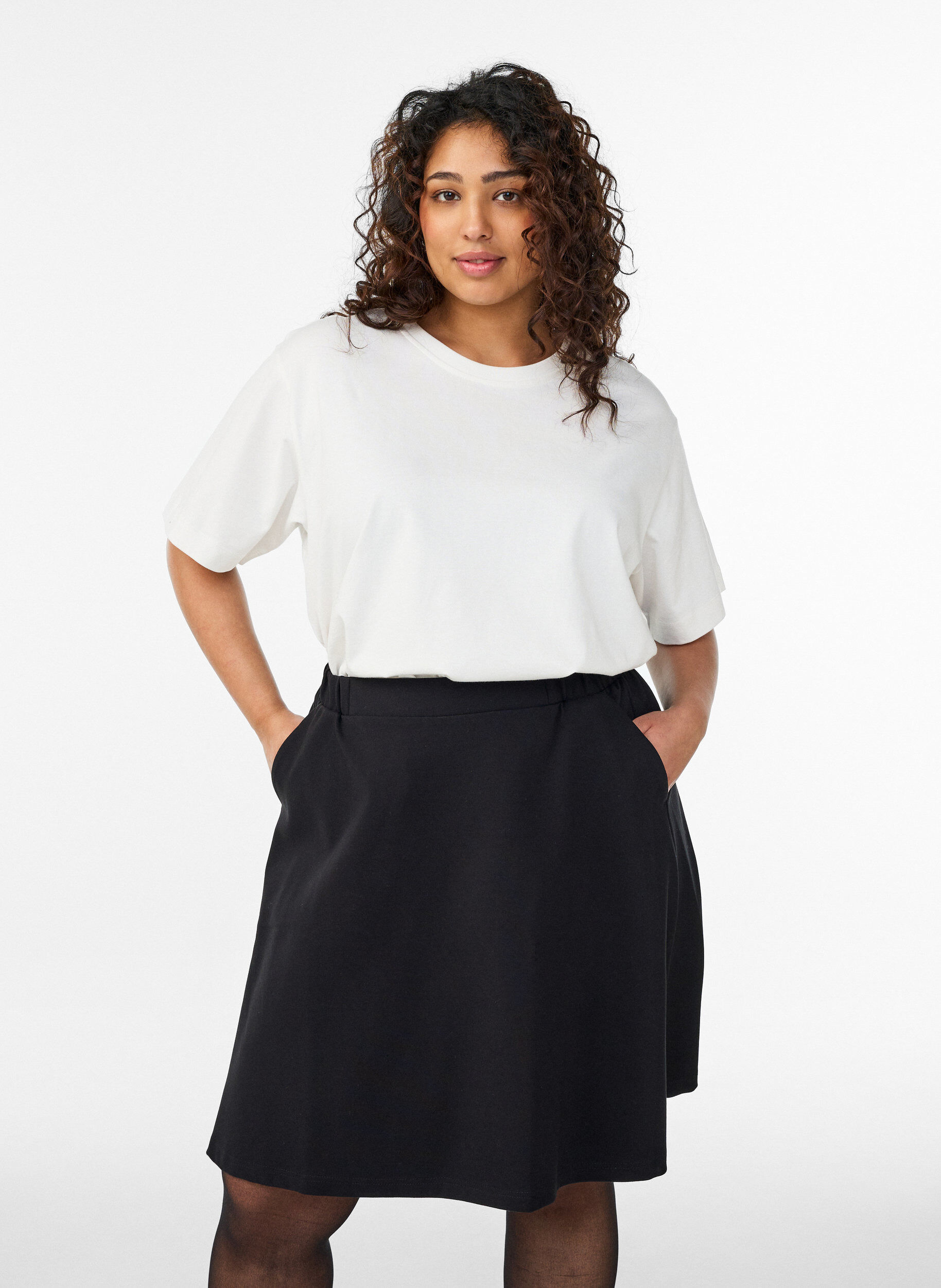 Skaterrock aus Viskose, Schwarz, Model