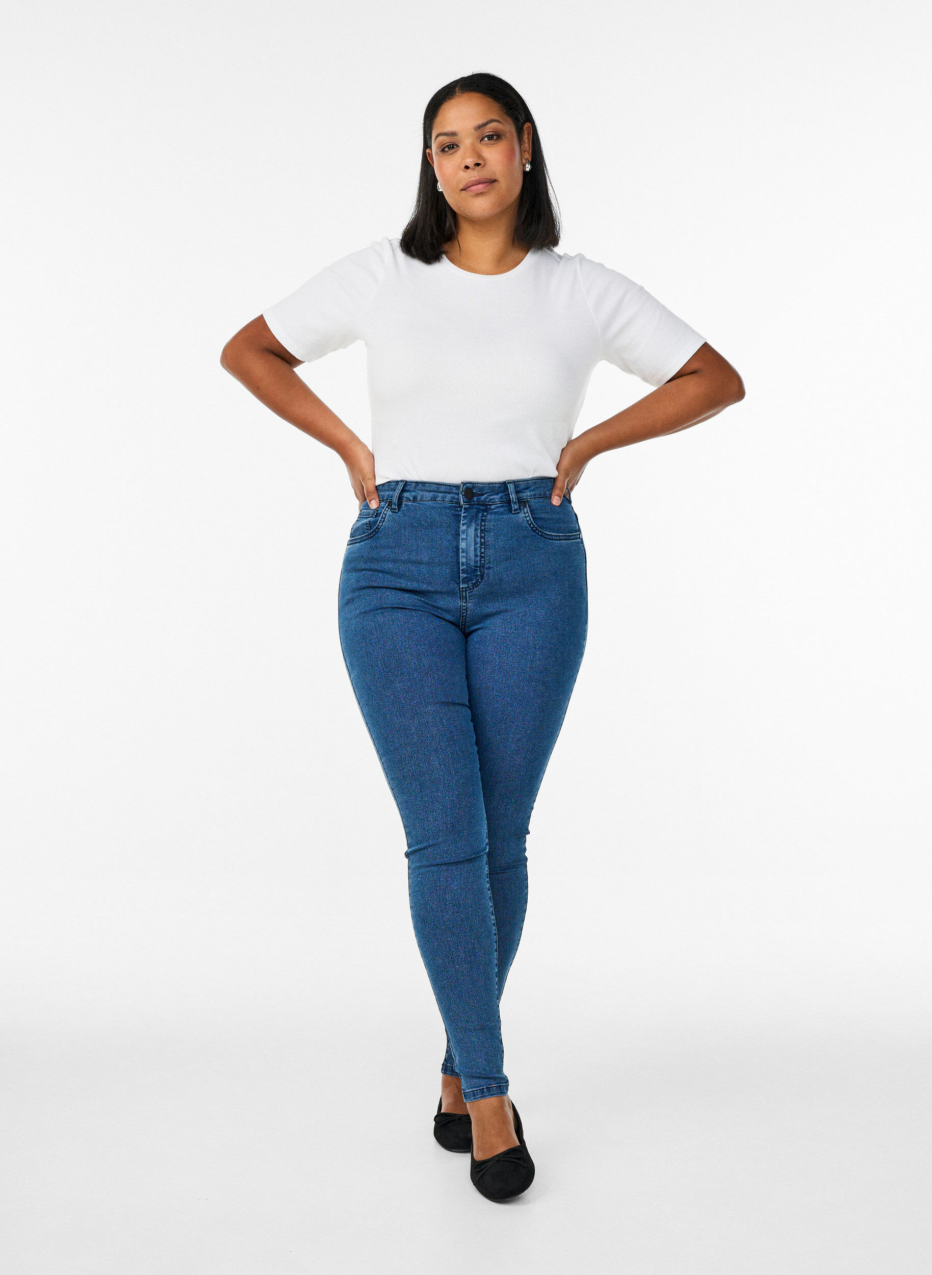 Zizzi Amy Super Slim Fit Jeans mit hoher Taille, Blau, Model image number 0