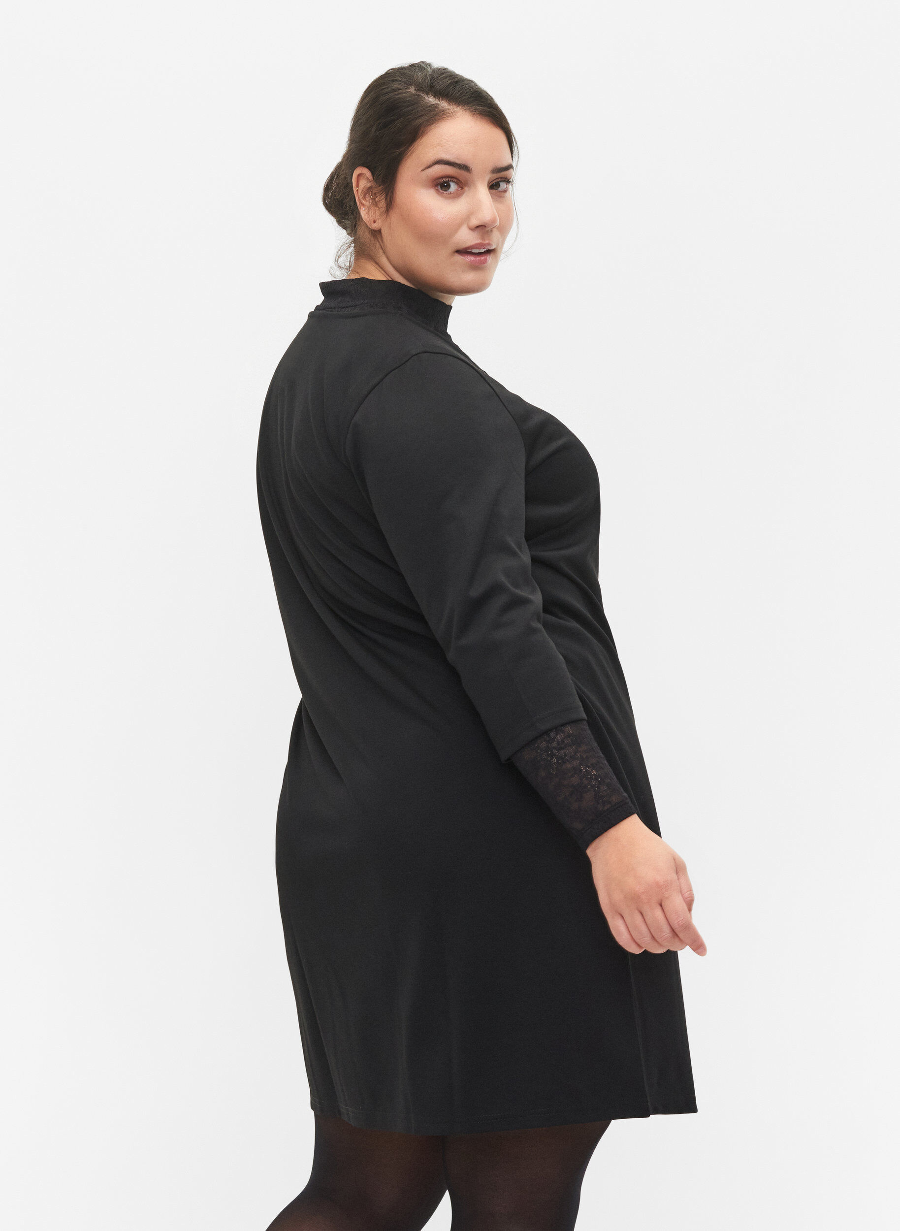 Zizzi Einfarbiges Kleid mit V-Ausschnitt und 3/4 &Auml;rmeln, Black, Model image number 1