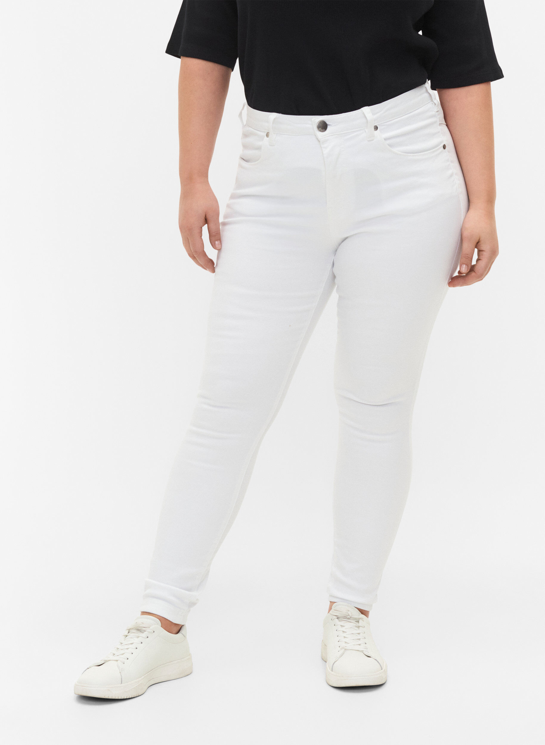 ZizziExtra schmale Amy Jeans mit hoher Taille, White, Model image number 3