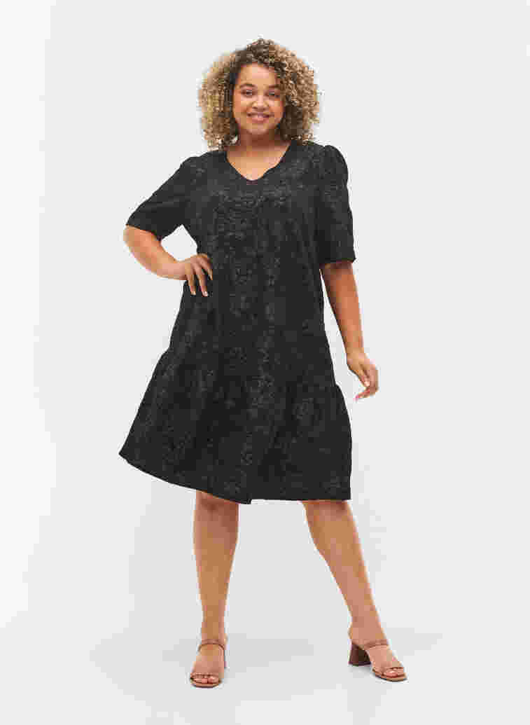 Kurzärmeliges Kleid mit V-Ausschnitt und floraler Textur, Black, Model image number 2