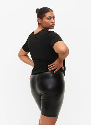 Glänzende, eng anliegende Shorts mit hoher Taille, Black, Model image number 1