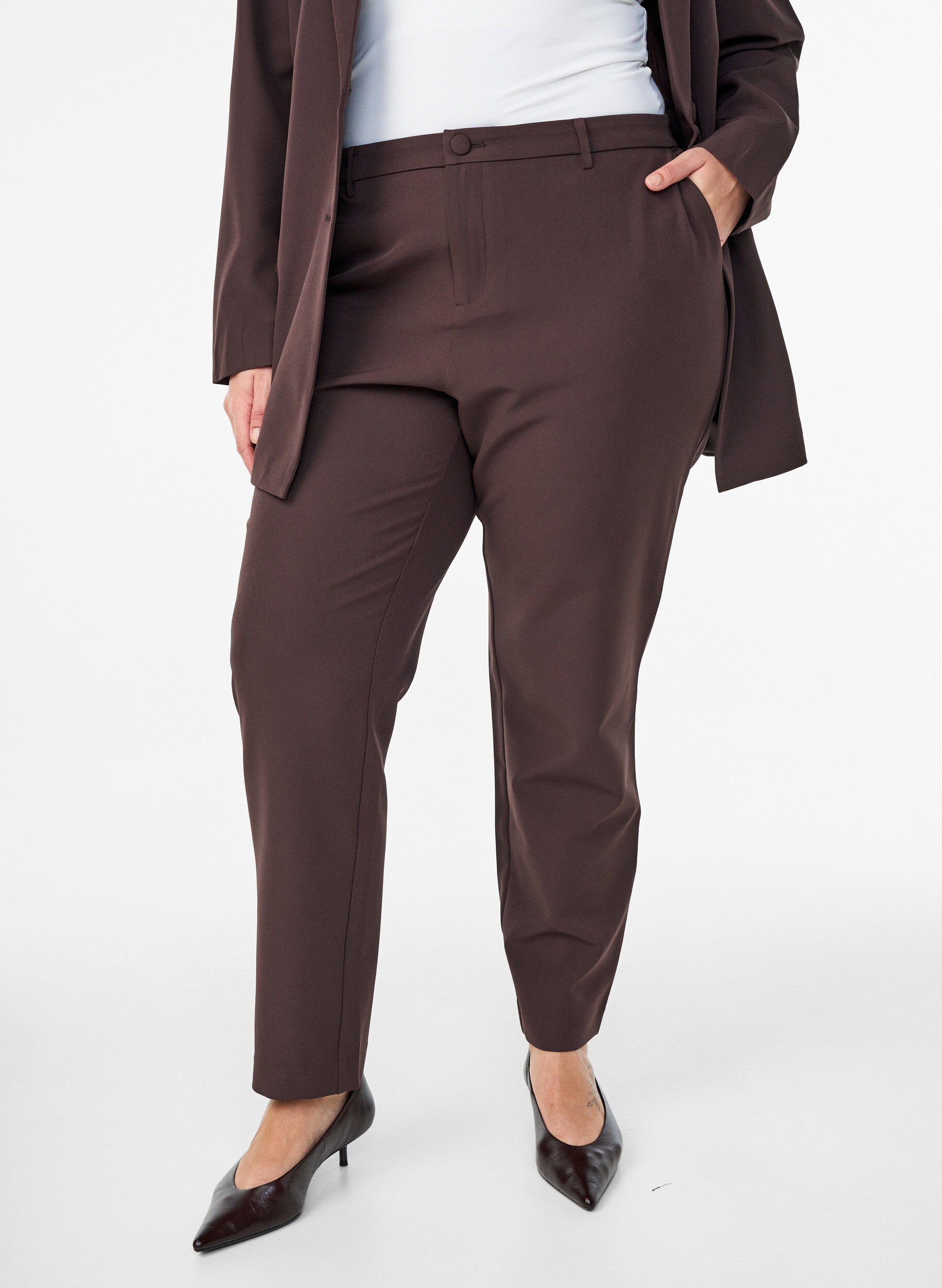 ZizziHose mit Taschen und geraden Beinen, Braun, Model image number 2