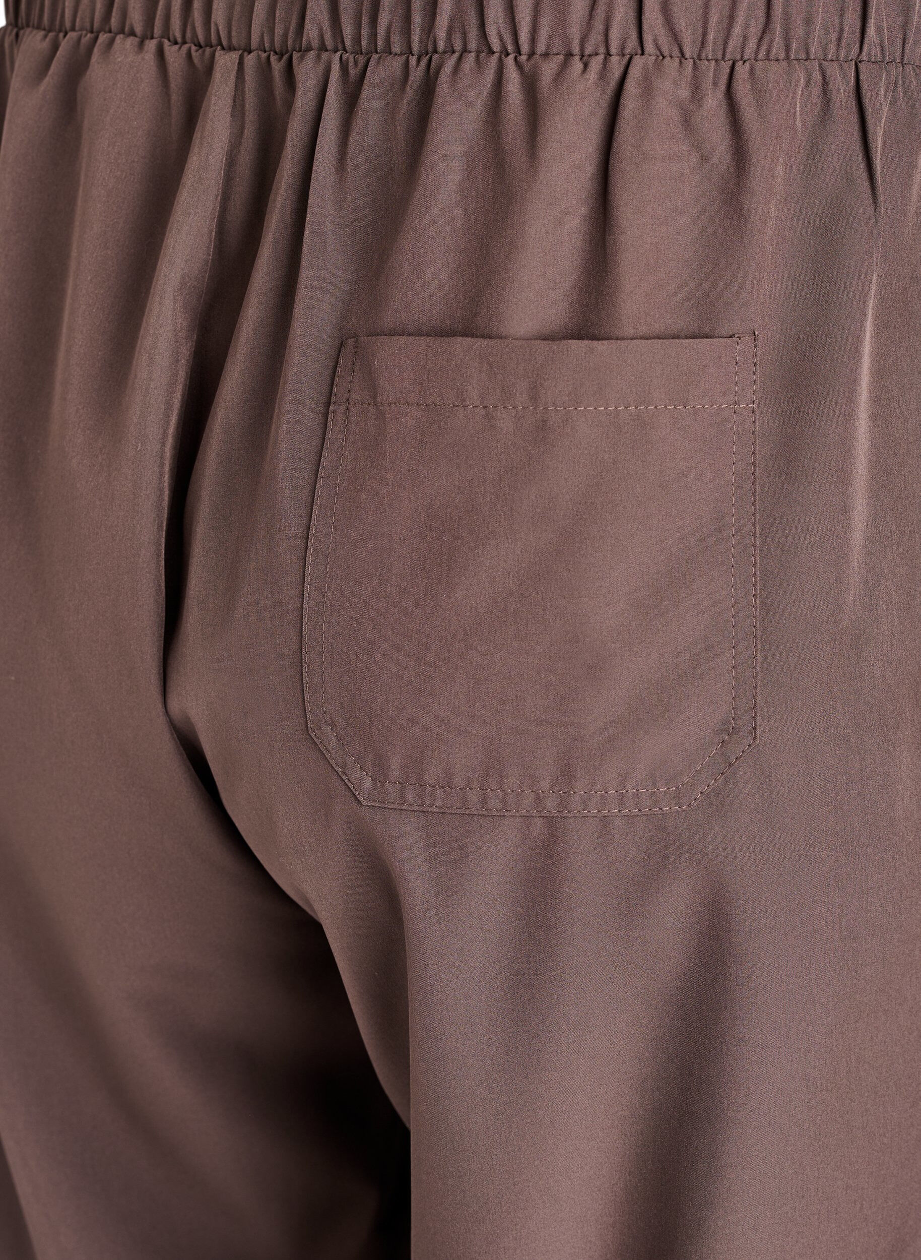 Zizzi Sportliche Hose mit hoher Taille und geraden Beinen, Braun, Packshot image number 4