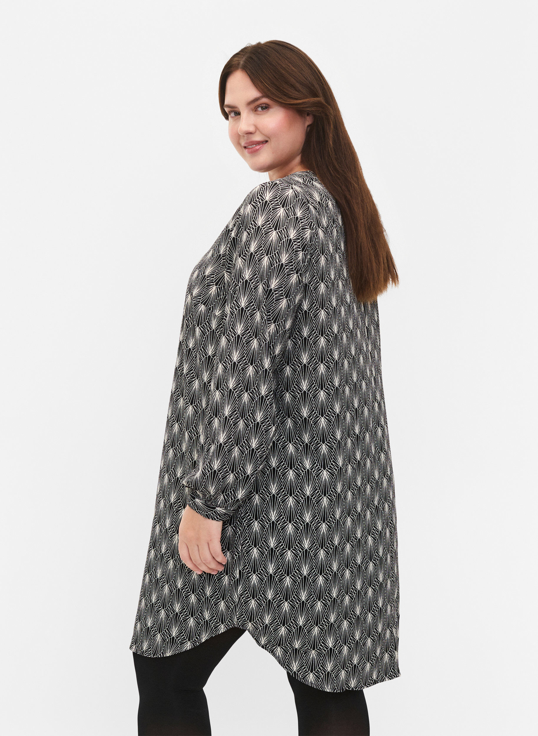 Zizzi Kleid mit V-Ausschnitt und Aufdruck, Birch Graphic AOP, Model image number 1