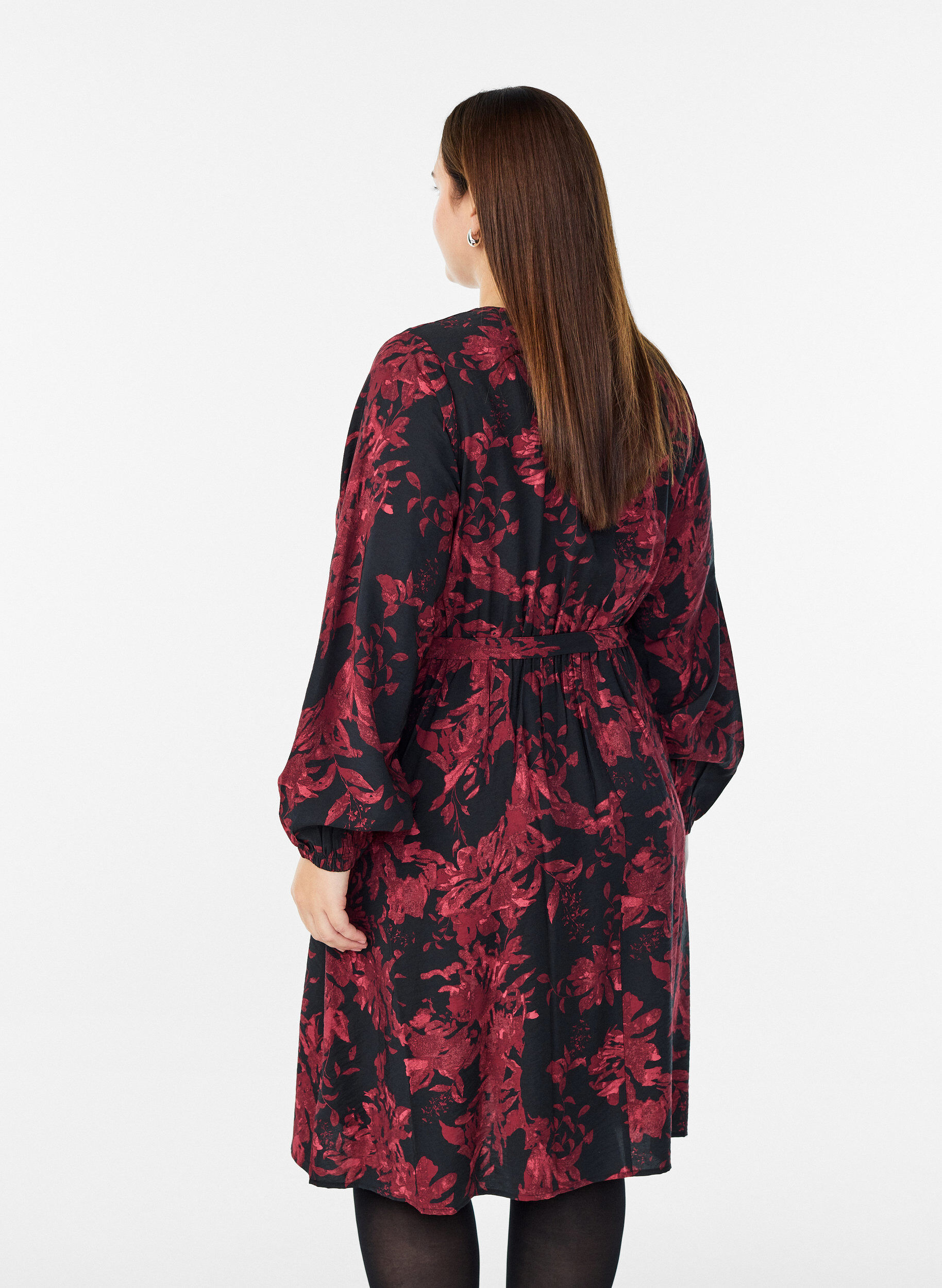 Zizzi Knielanges Kleid mit Bindeg&uuml;rtel und Wickeloptik, Schwarz, Model image number 2