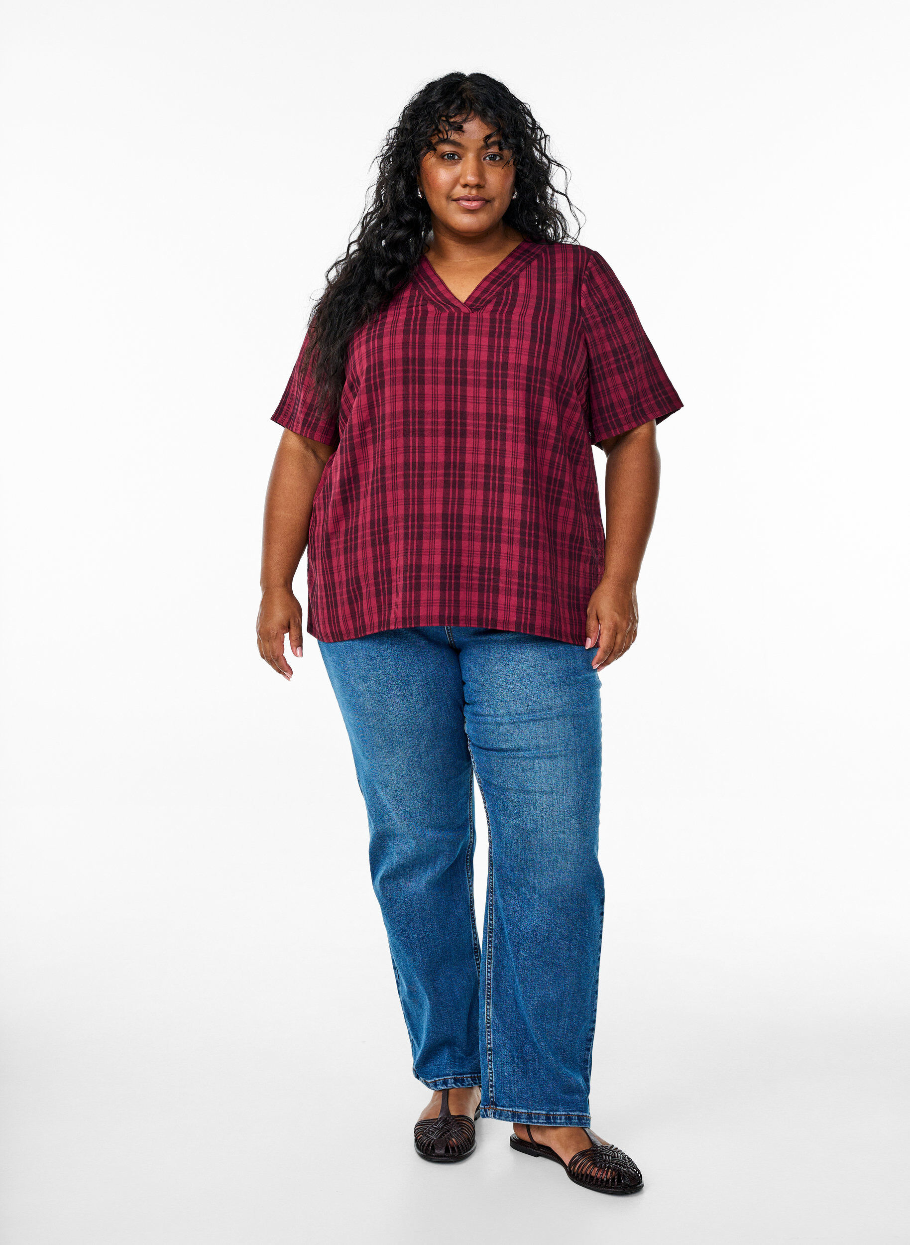 Zizzi Bluse mit Karo-Muster und V-Ausschnitt, Dunkles Bordeaux, Model image number 1