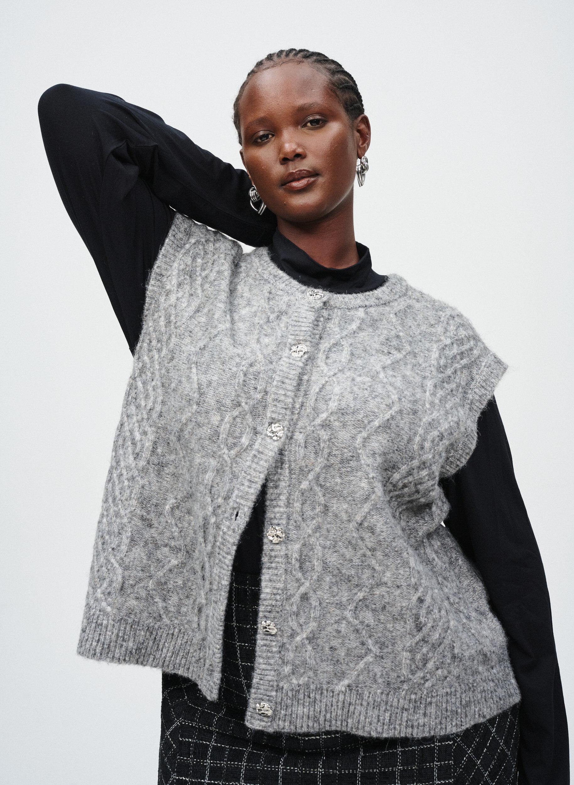 Zizzi Gemusterte Strickweste mit Zierkn&ouml;pfen, Grau, Image image number 0