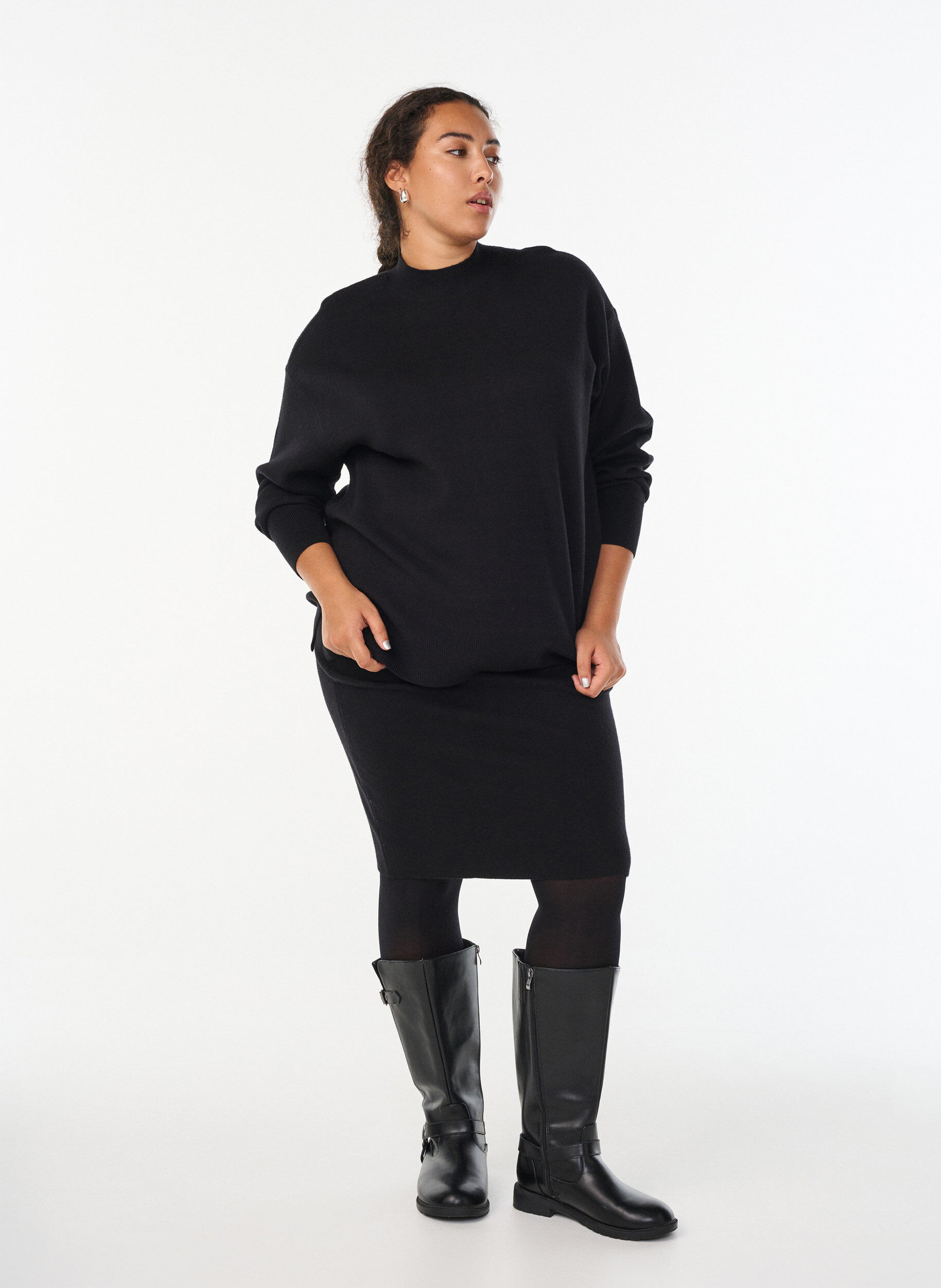 Zizzi Strickbluse mit hohem Kragen, Schwarz, Model image number 1