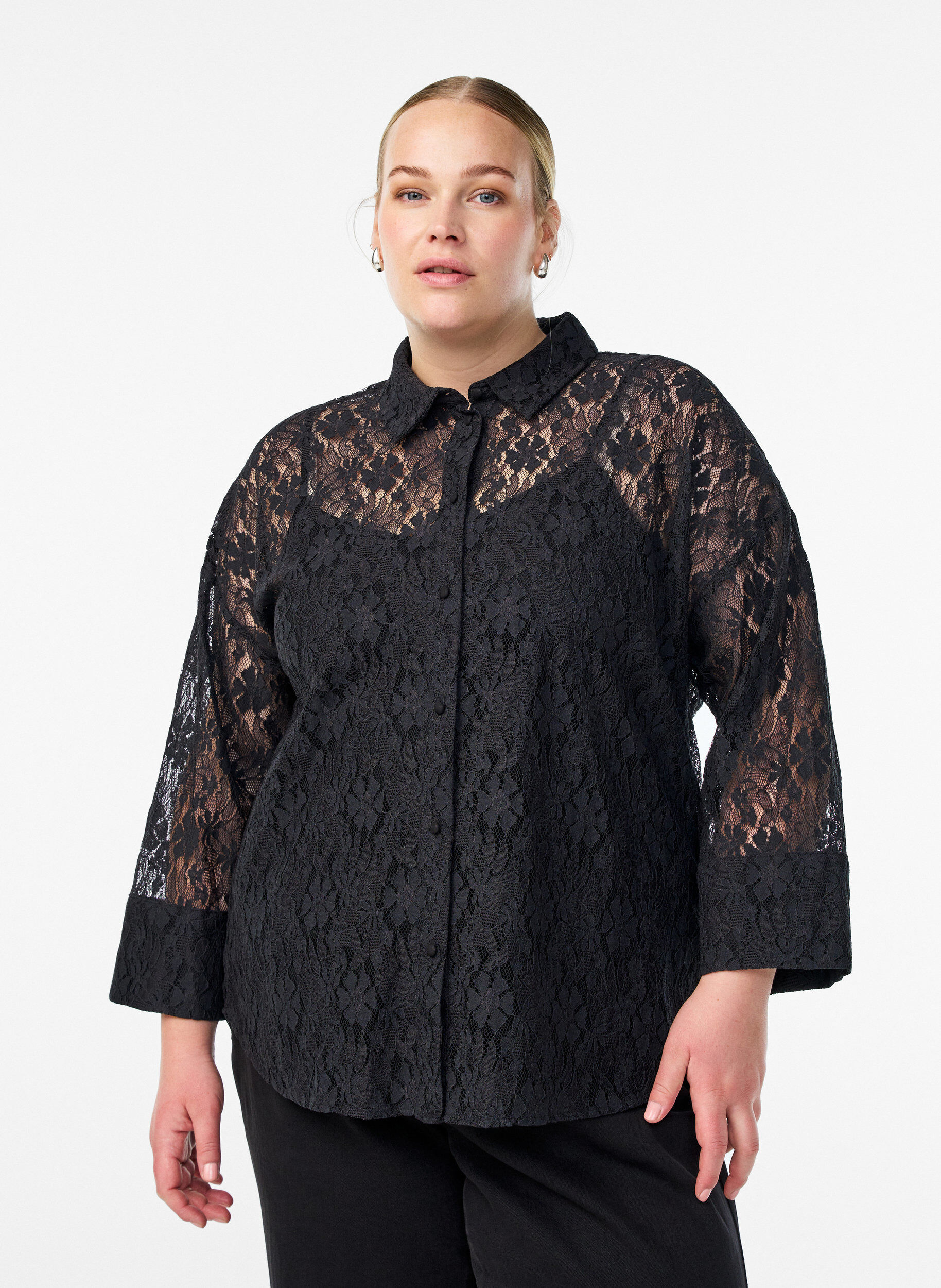 Bluse aus Spitze mit 3/4-&Auml;rmeln, Schwarz, Model