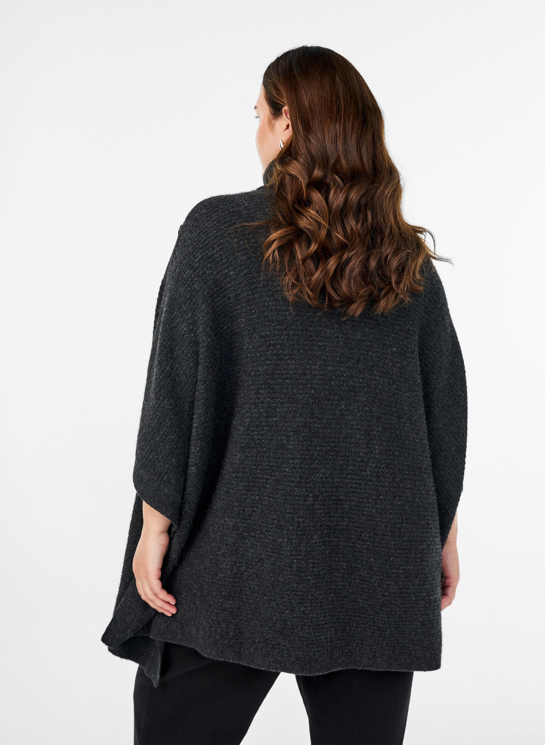 Zizzi Poncho mit Rollkragen und Knopfdetail , Grau, Model image number 2