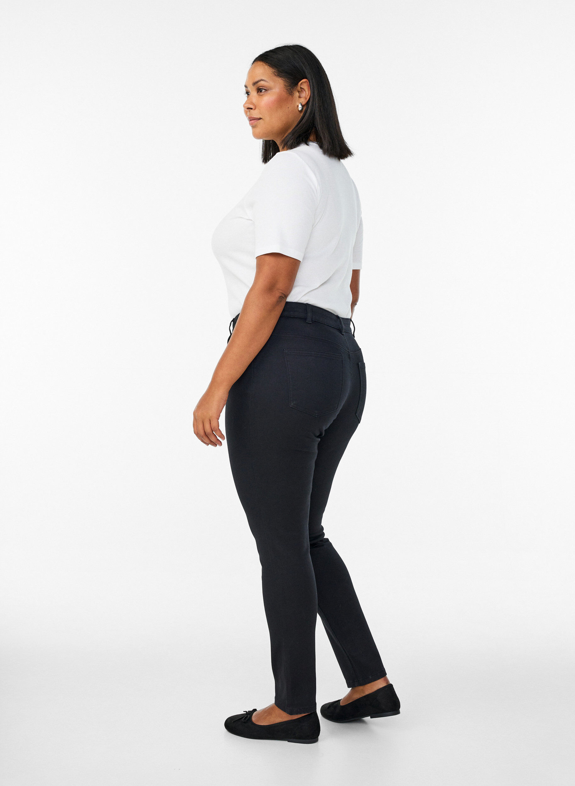 ZizziSchmale Passform Emily Jeans mit normaler Taille, Schwarz, Model image number 1