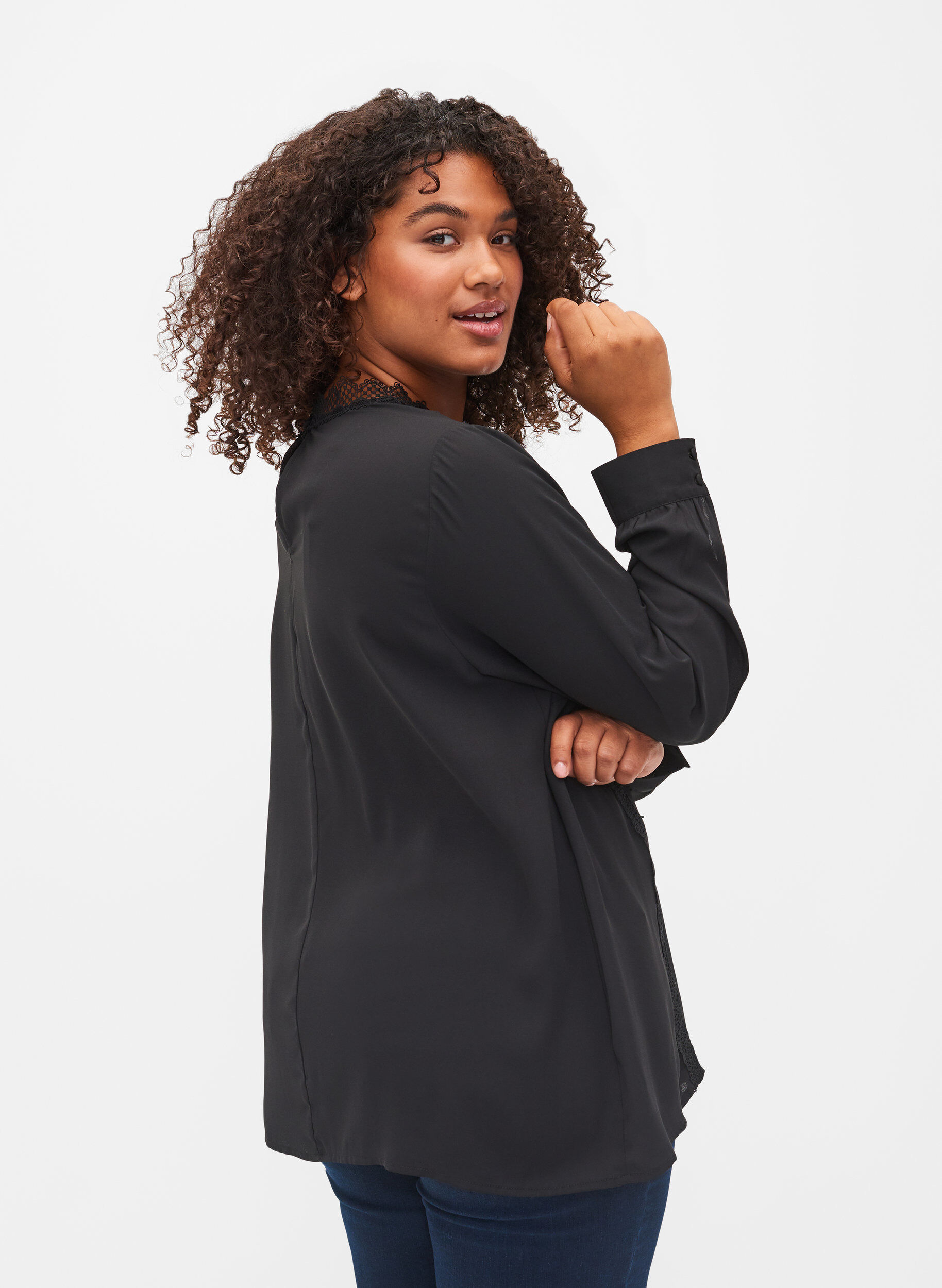 Zizzi Lang&auml;rmelige Bluse mit Spitze, Black, Model image number 1