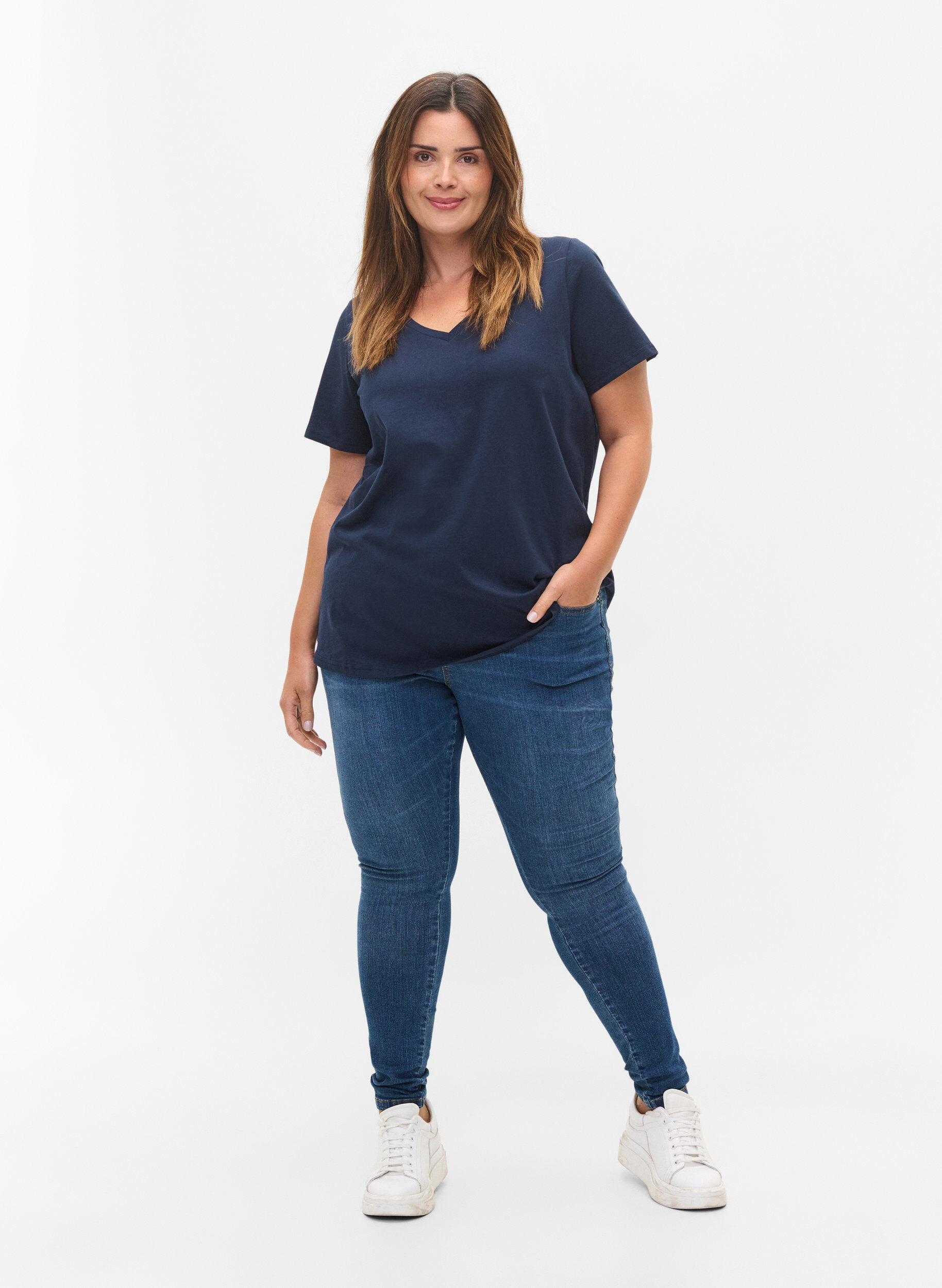 Zizzi 2er-Pack basic T-Shirts aus Baumwolle, Navy B/B White, Model image number 2