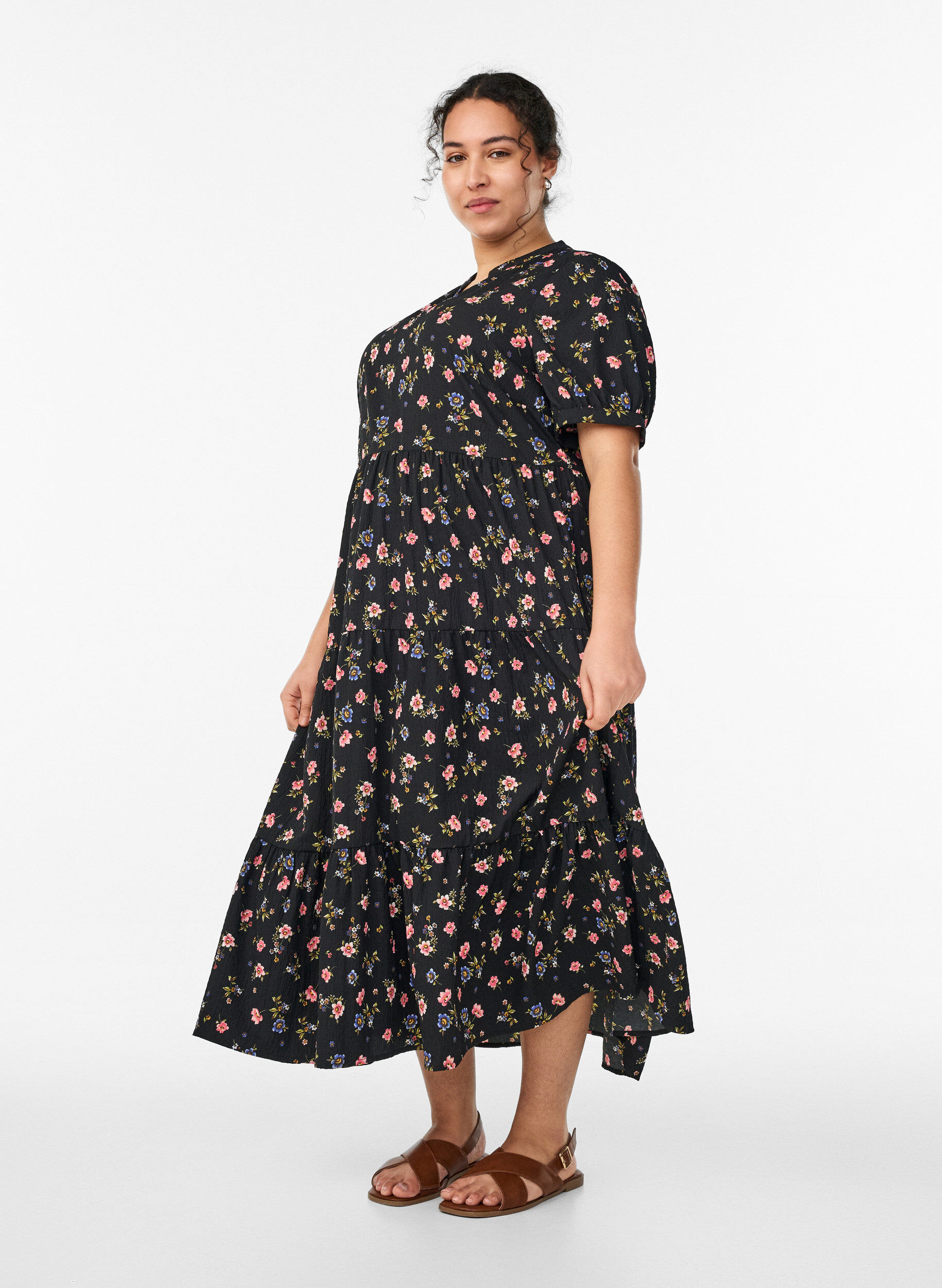 ZizziKn&ouml;chellanges Kleid mit kurzen &Auml;rmeln und gestuften Volants, Schwarz, Model image number 0