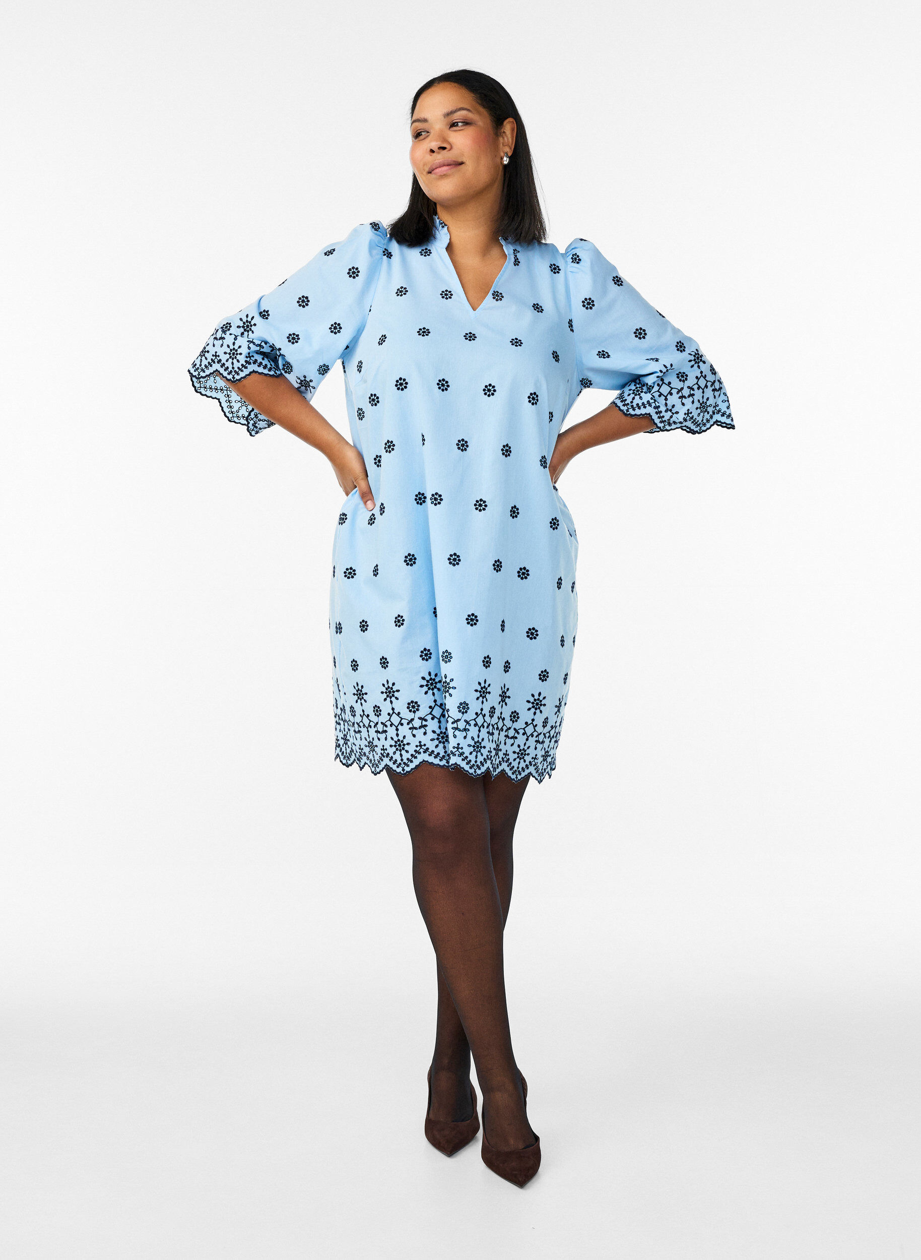 Zizzi Kurzes Kleid mit Stickerei und 3/4-&Auml;rmeln, Blau, Model image number 1