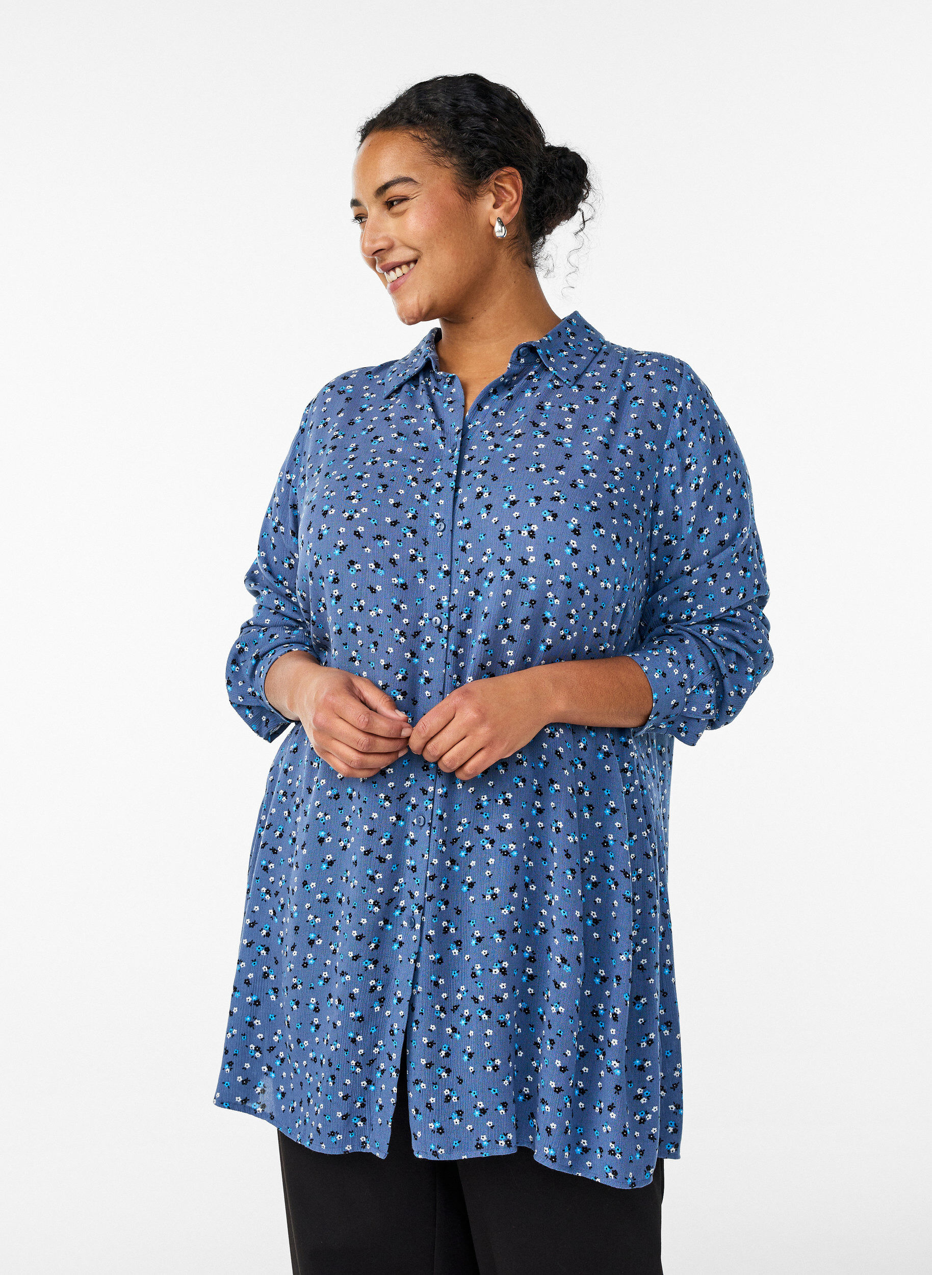 Zizzi Lange Bluse mit gebl&uuml;mtem Print, Blau, Model image number 0