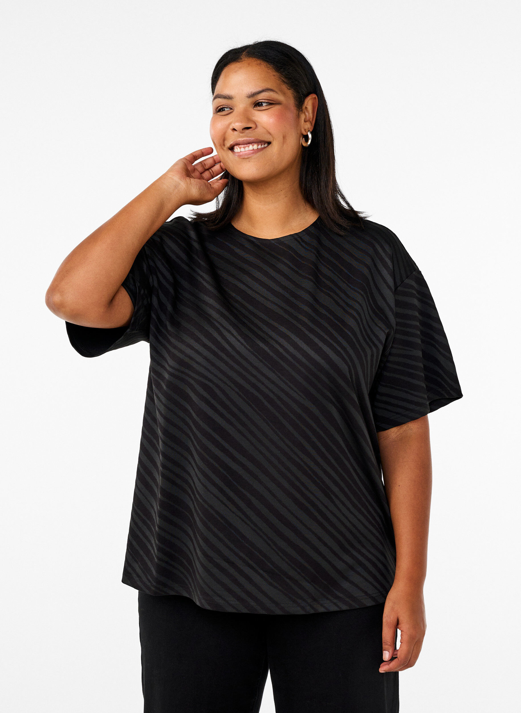 Zizzi Oversize-Bluse mit Muster, Schwarz, Model image number 0