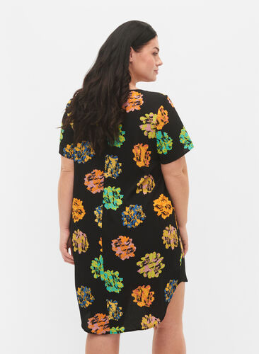 Kleid mit Aufdruck und kurzen Ärmeln, Black Big Flower, Model image number 1