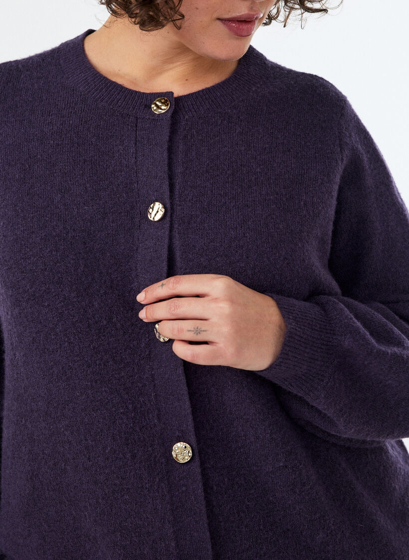 Strickjacke aus weichem Strick mit goldfarbenen Kn&ouml;pfen, Lila, Model image number 3