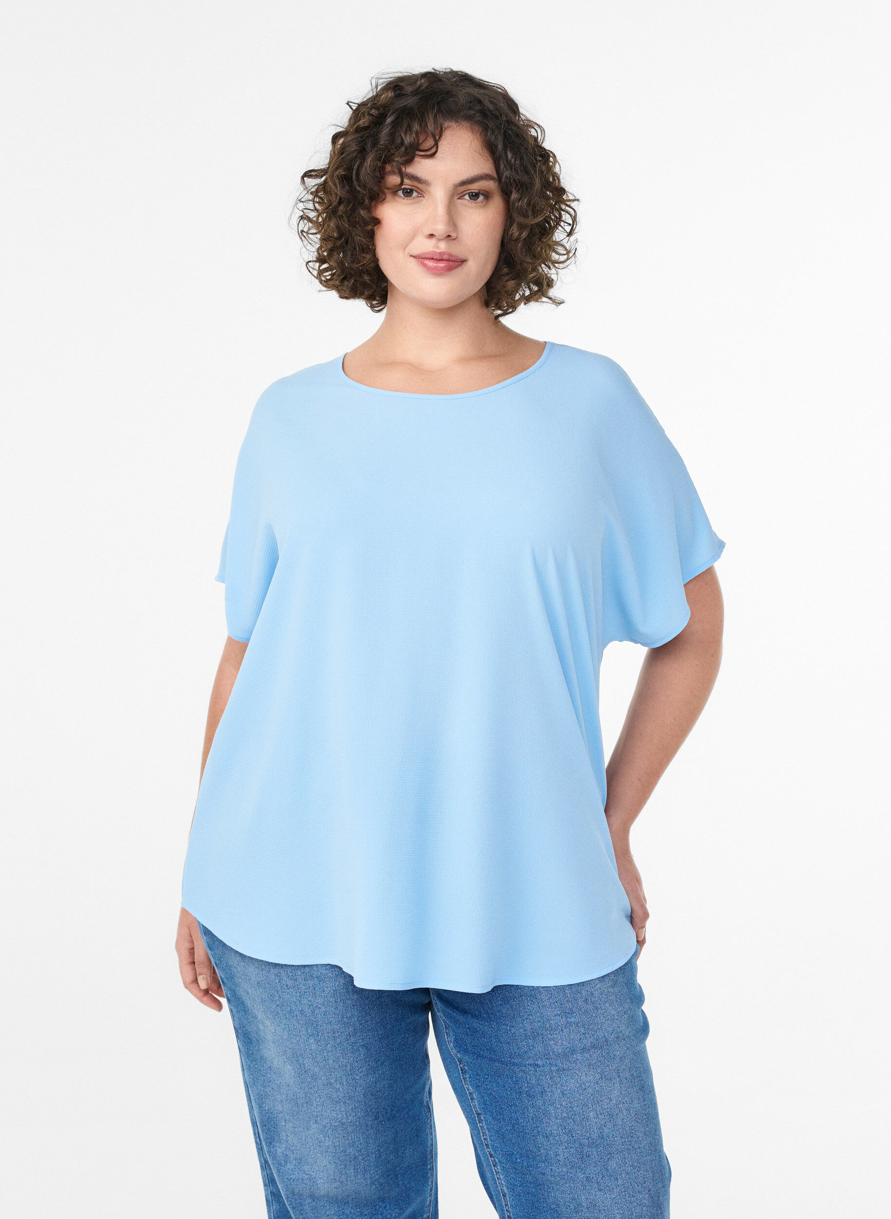 Zizzi Bluse mit kurzen &Auml;rmeln und Rundhalsausschnitt, Blau, Model image number 0