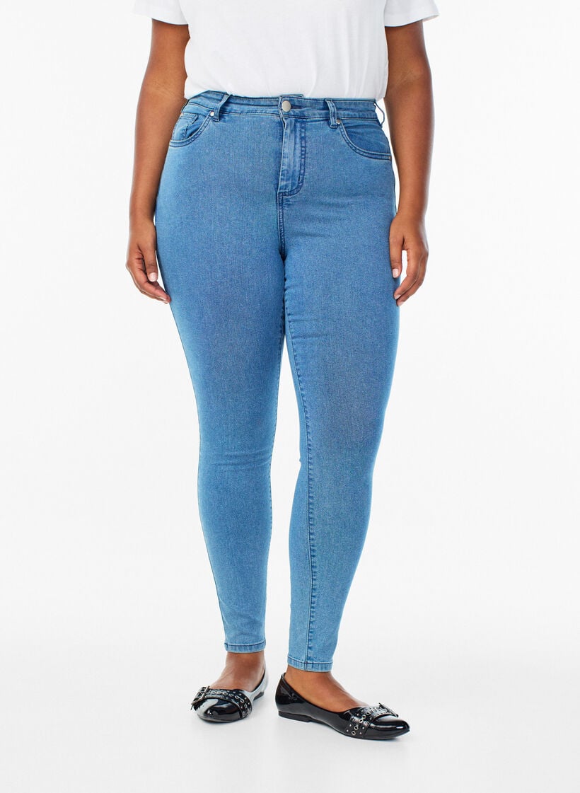 Amy Super Slim Fit Jeans mit hoher Taille, Blau, Model image number 2